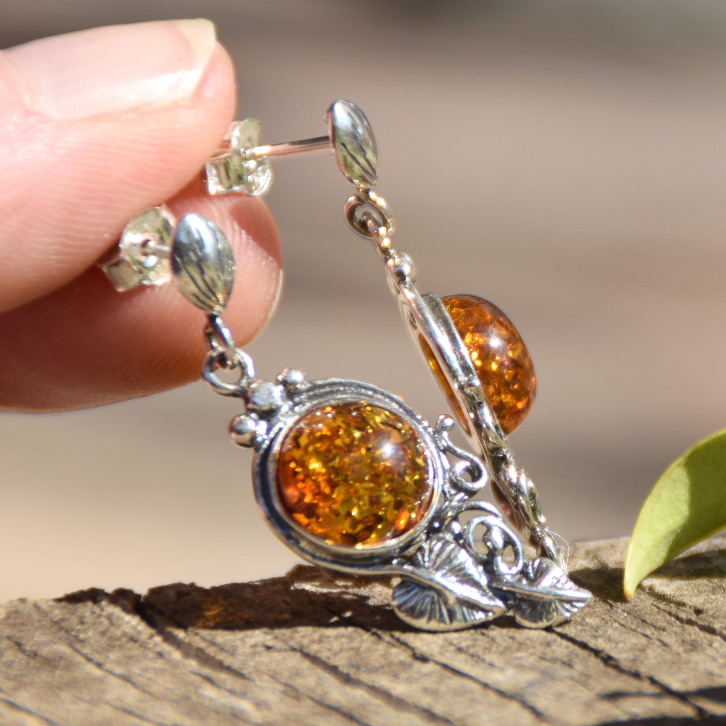 Classici orecchini pendenti in stile vintage con Argento 925 e Ambra cognac naturale, MJ Baltica, BK154
