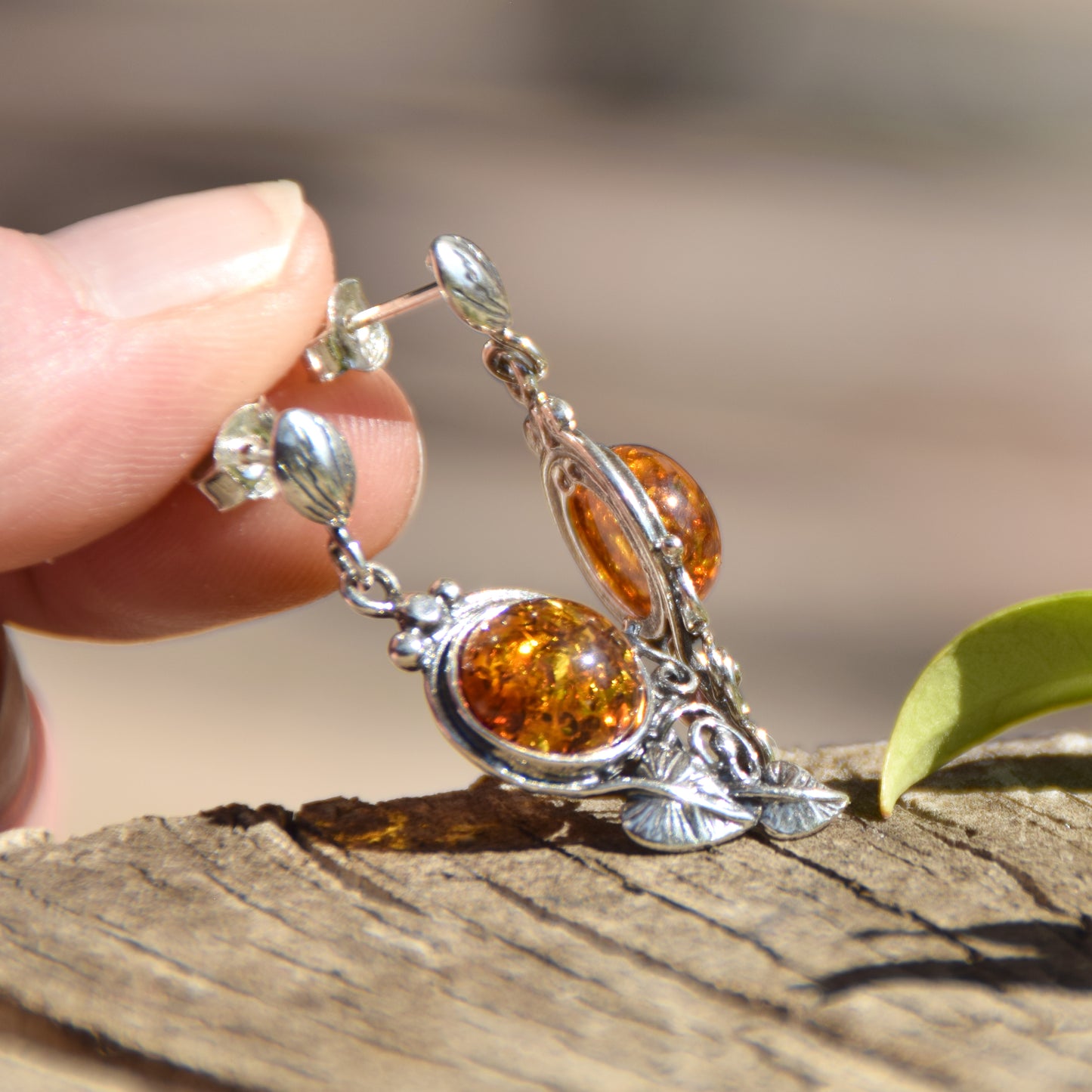 Classici orecchini pendenti in stile vintage con Argento 925 e Ambra cognac naturale, MJ Baltica, BK154
