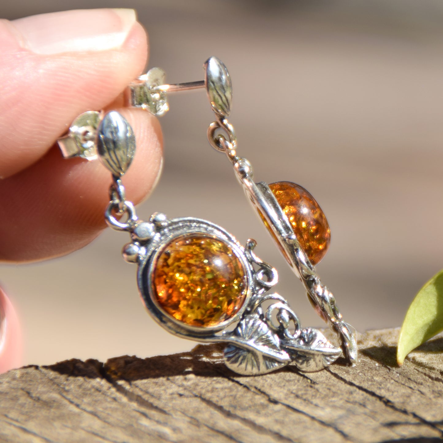 Classici orecchini pendenti in stile vintage con Argento 925 e Ambra cognac naturale, MJ Baltica, BK154