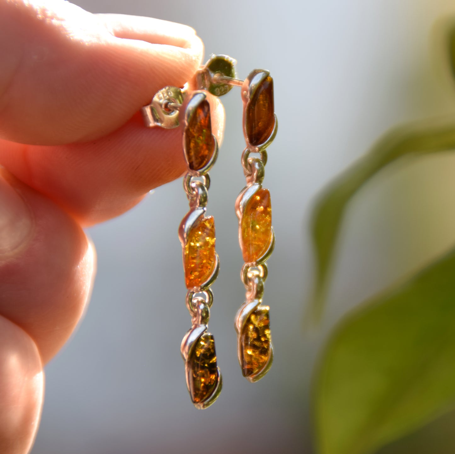 Orecchini a cascata creati con Ambra naturale di varie tonalità e Argento 925, MJ Baltica, BK158