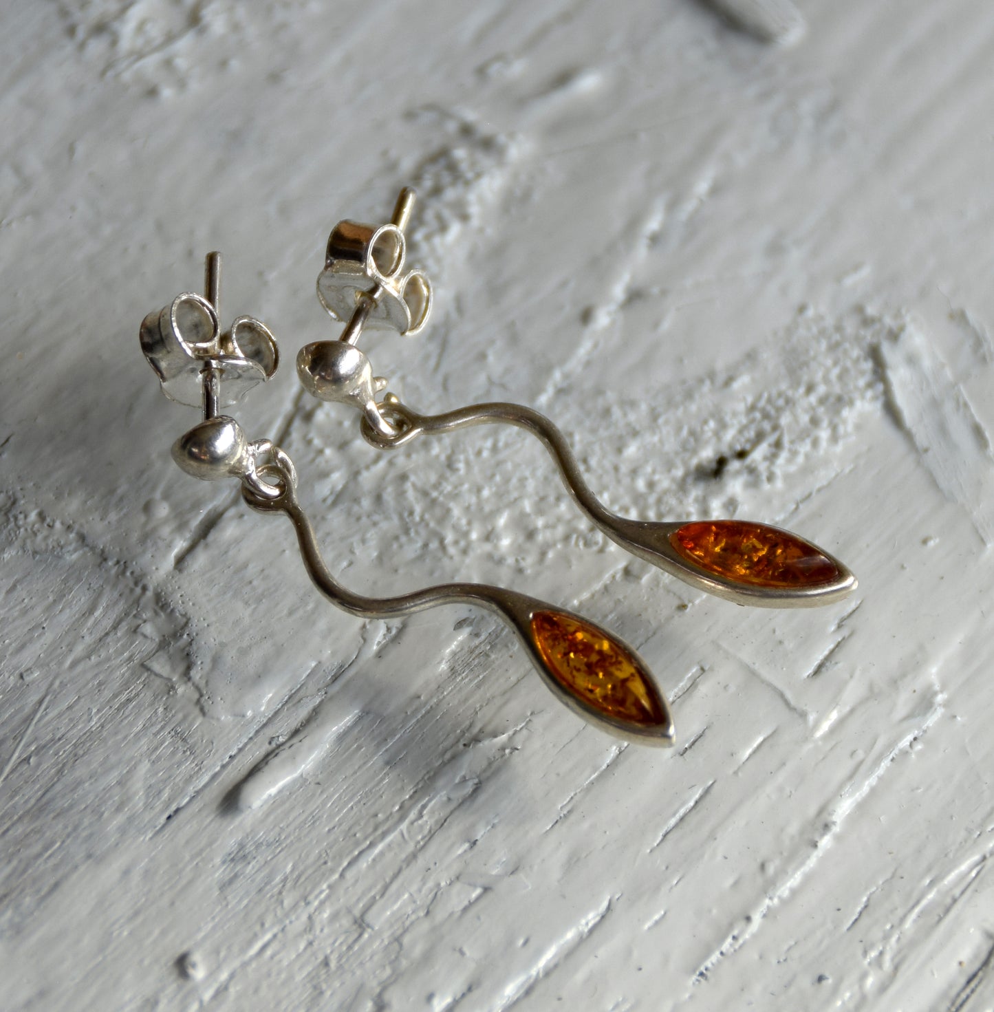 MJ Baltica, earrings, natural Baltic amber, 925 silver, delicate, light, elegant, feminine, cognac, BK164