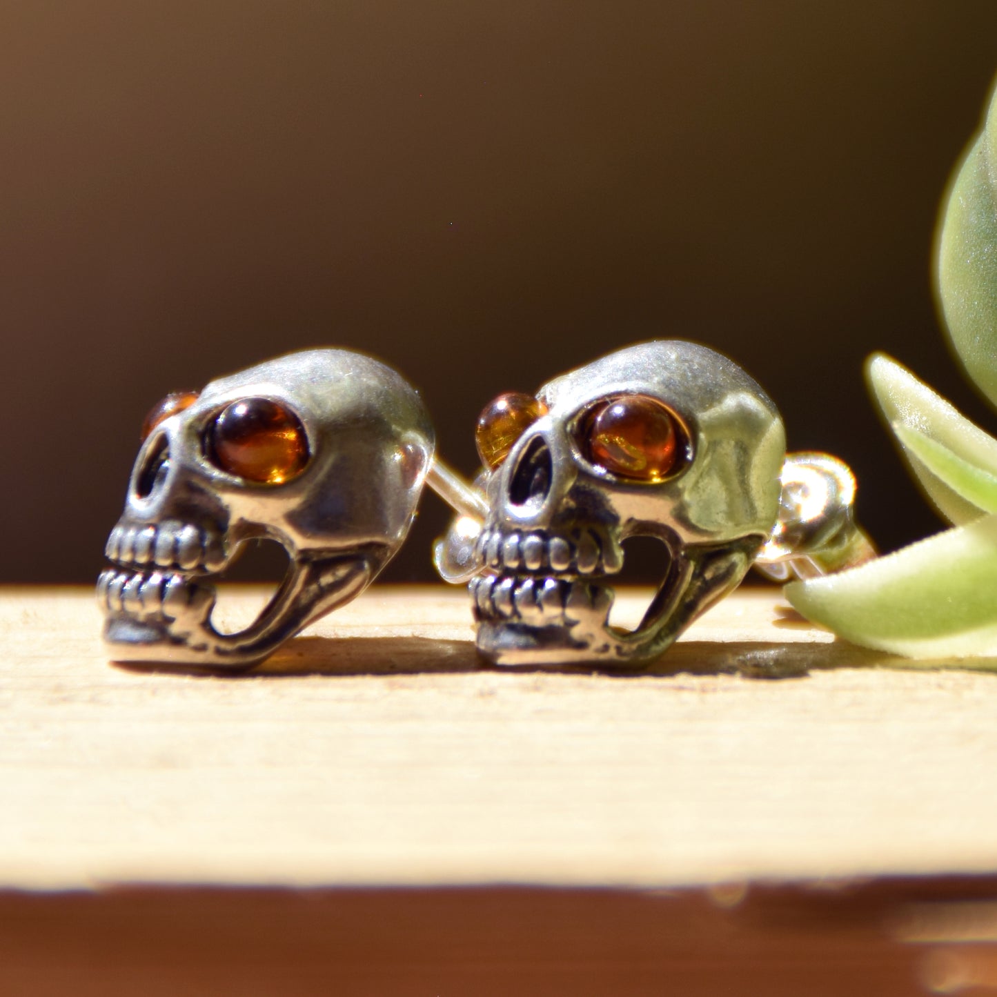 Earrings with a skull with natural cognac-colored Amber eyes and 925 Silver, MJ Baltica, BK183