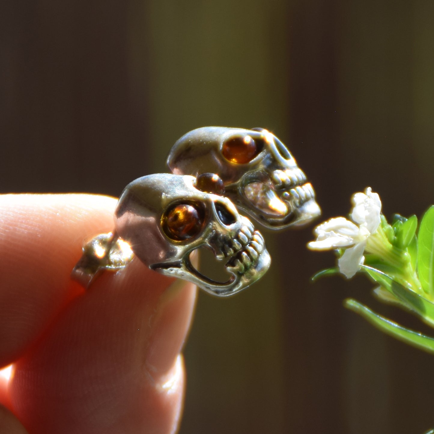 Earrings with a skull with natural cognac-colored Amber eyes and 925 Silver, MJ Baltica, BK183