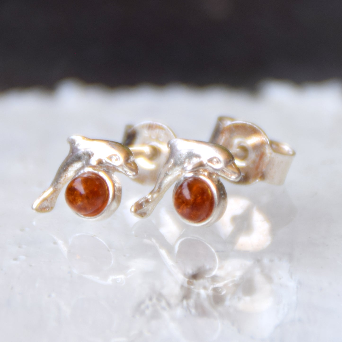 Ohrstecker Delphine aus Natur-Cognac-Bernstein und 925er Silber, MJ Baltica, BK185