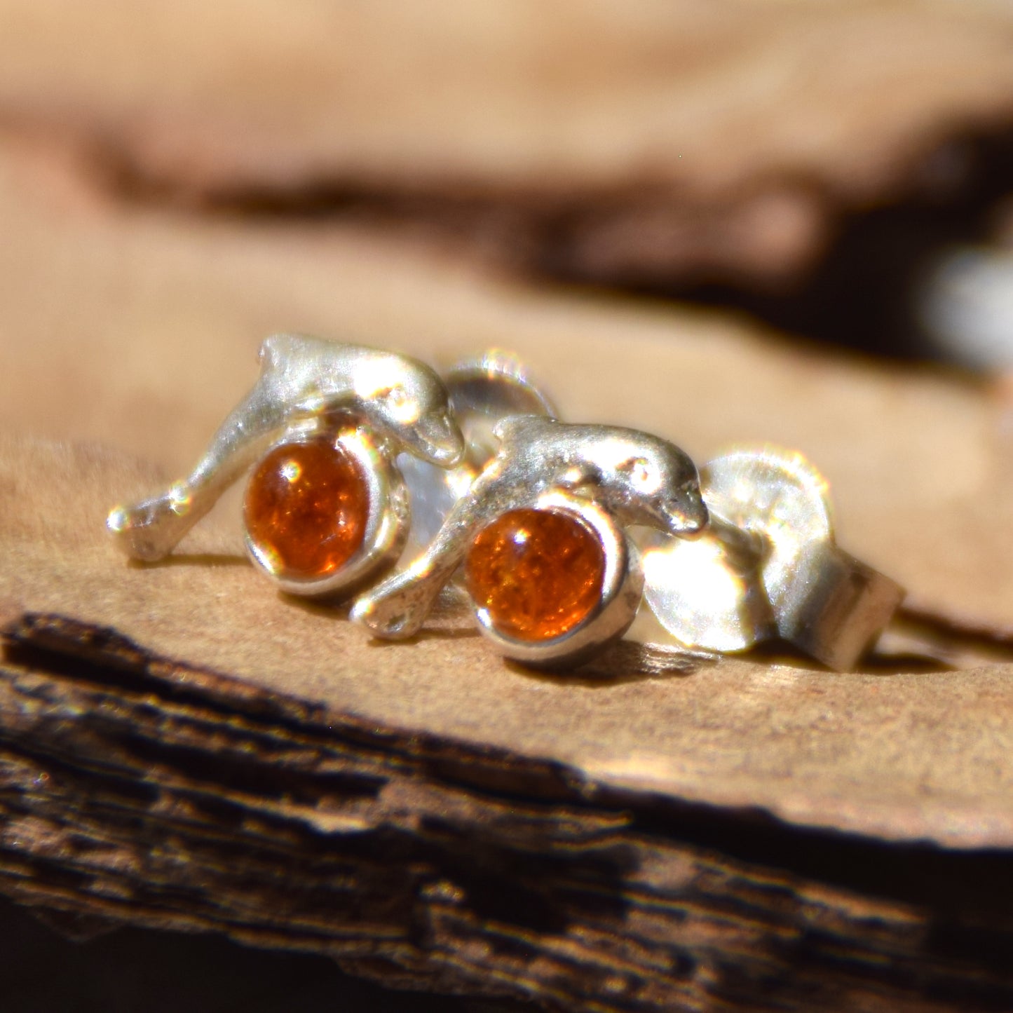 Ohrstecker Delphine aus Natur-Cognac-Bernstein und 925er Silber, MJ Baltica, BK185