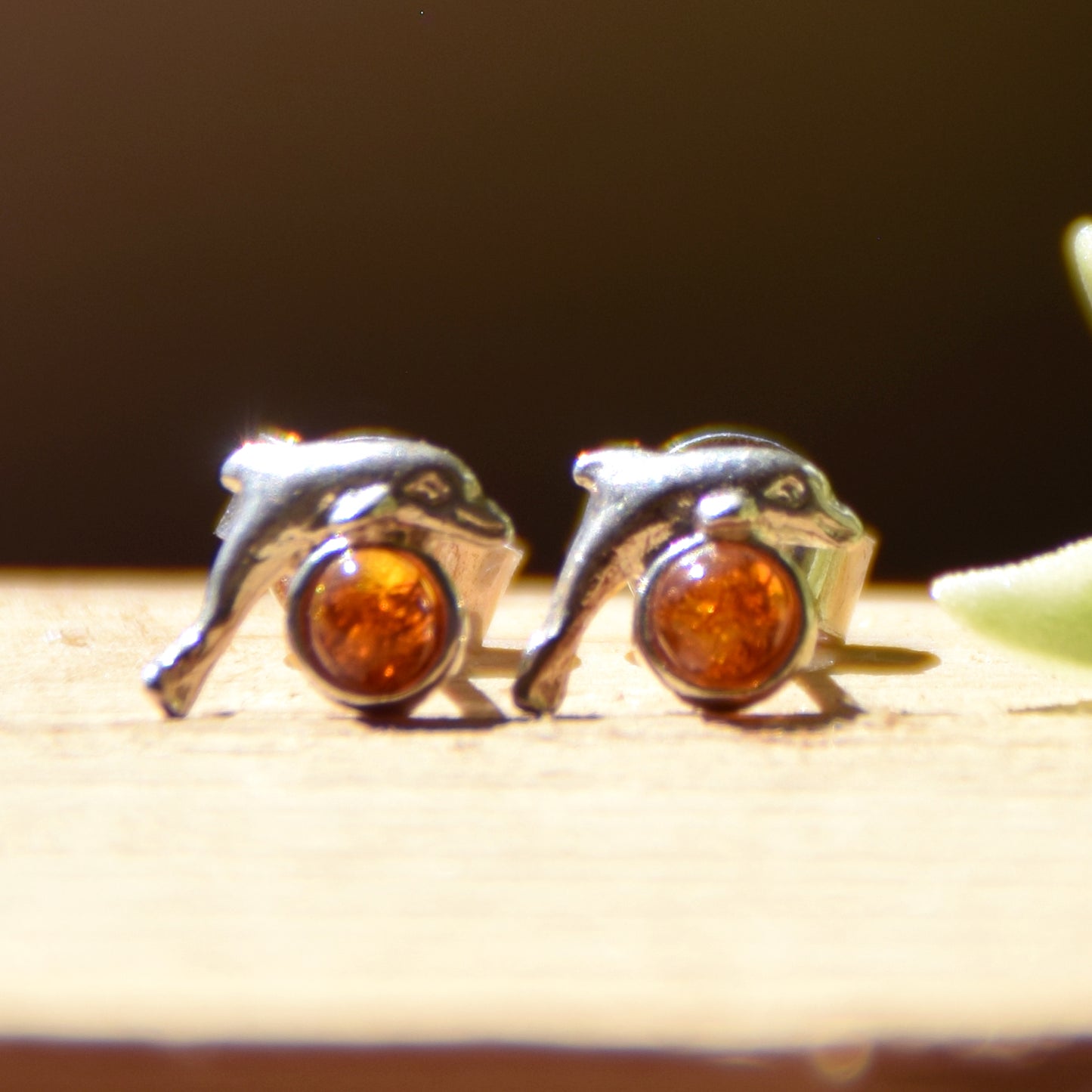 Ohrstecker Delphine aus Natur-Cognac-Bernstein und 925er Silber, MJ Baltica, BK185