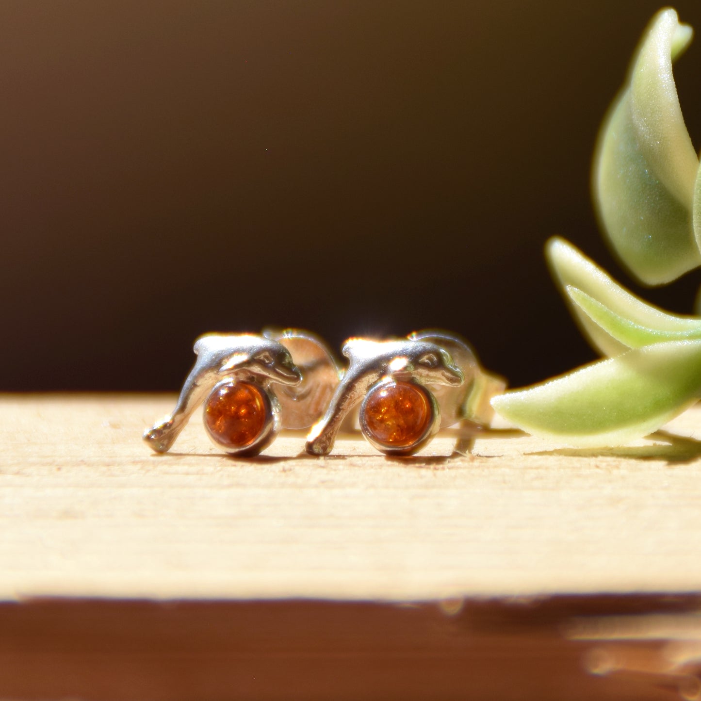 Ohrstecker Delphine aus Natur-Cognac-Bernstein und 925er Silber, MJ Baltica, BK185