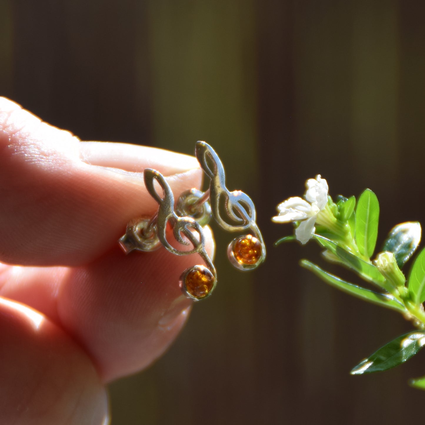 Delicate stud earrings with a musical note in natural cognac amber and 925 Silver, MJ Baltica, BK191