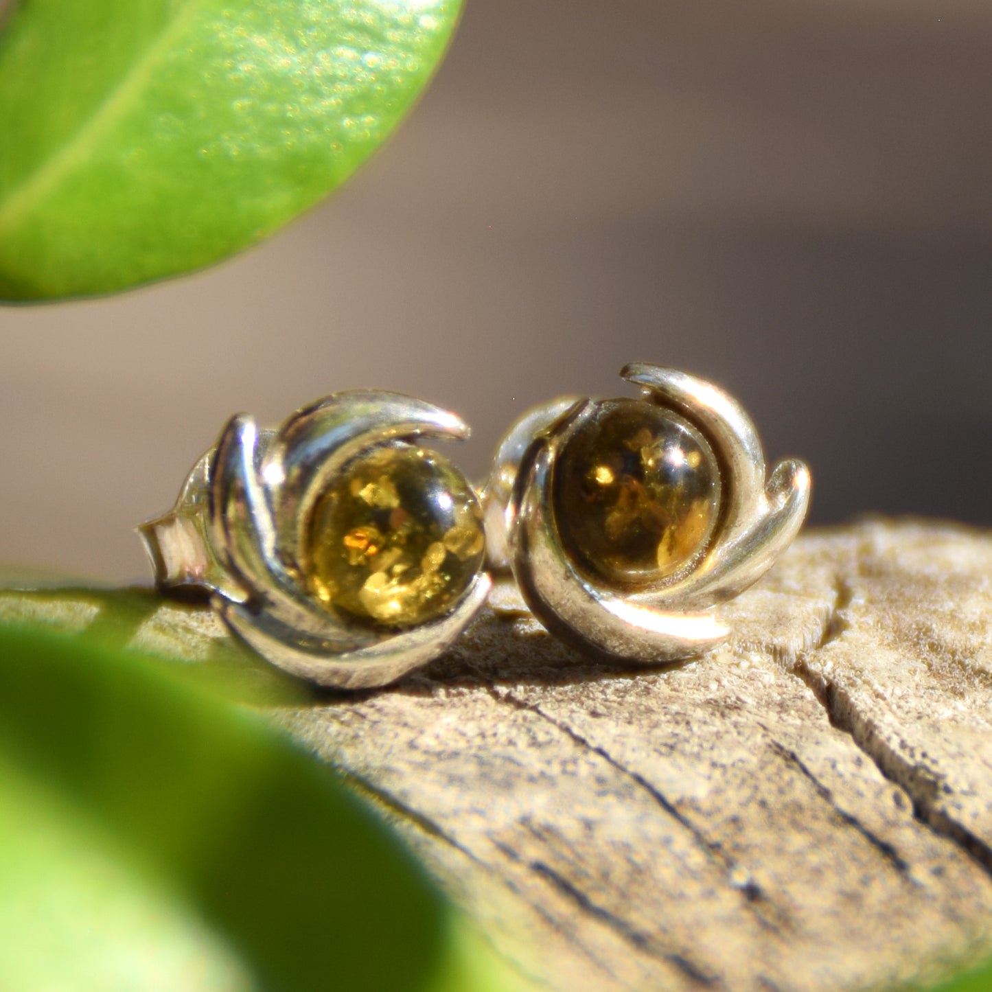 Orecchini a lobo creati con Ambra naturale color verde e Argento 925, MJ Baltica,  BK196
