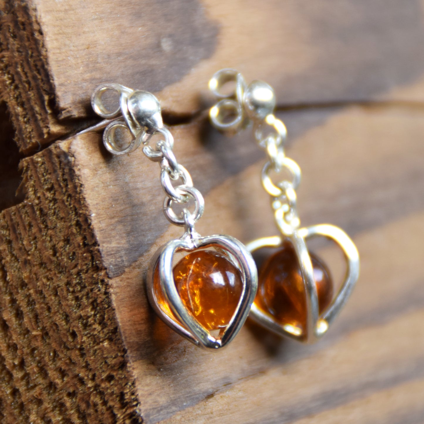 Orecchini pendenti con il cuore in Ambra naturale color cognac e Argento 925, MJ Baltica, BK201
