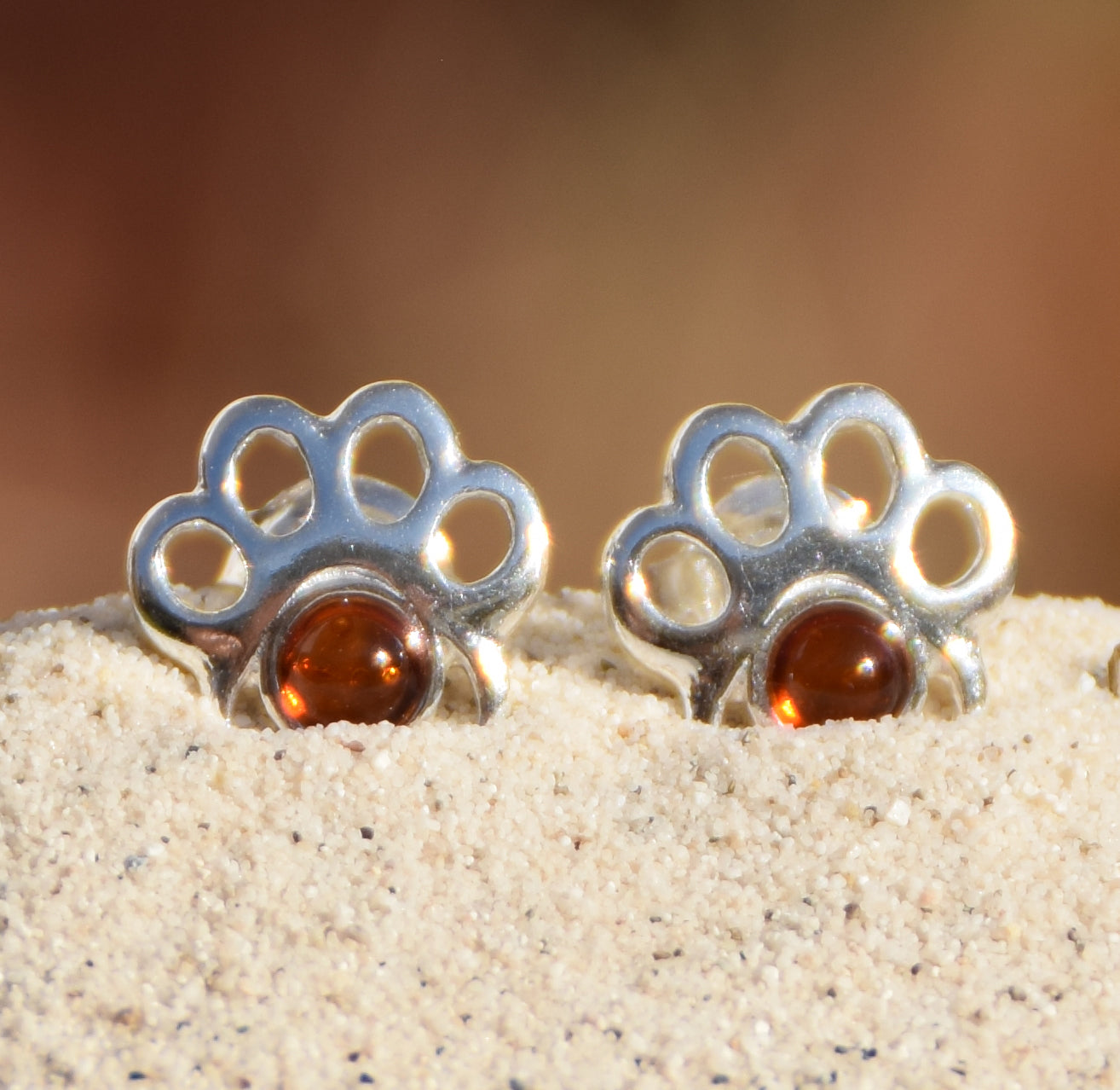 Delicate earrings with paw print in cognac-colored natural amber and 925 sterling silver, MJ Baltica, BK208