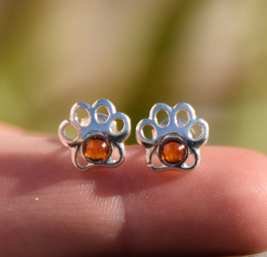 Delicate earrings with paw print in cognac-colored natural amber and 925 sterling silver, MJ Baltica, BK208