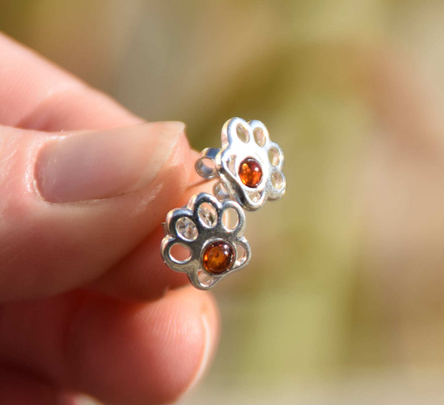 Delicate earrings with paw print in cognac-colored natural amber and 925 sterling silver, MJ Baltica, BK208