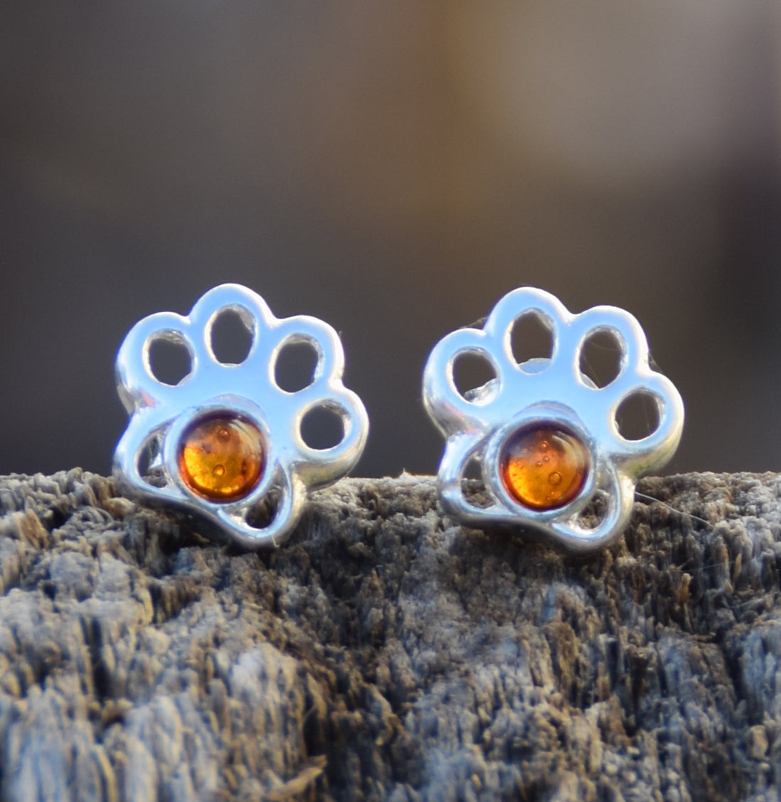 Delicate earrings with paw print in cognac-colored natural amber and 925 sterling silver, MJ Baltica, BK208