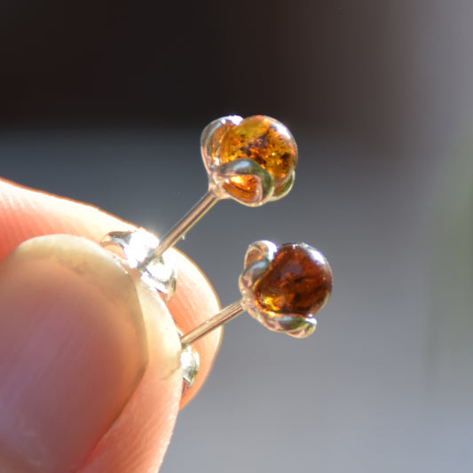 Delicate essential-style earrings with natural Baltic Amber, 925 Silver, MJ Baltica, BK214