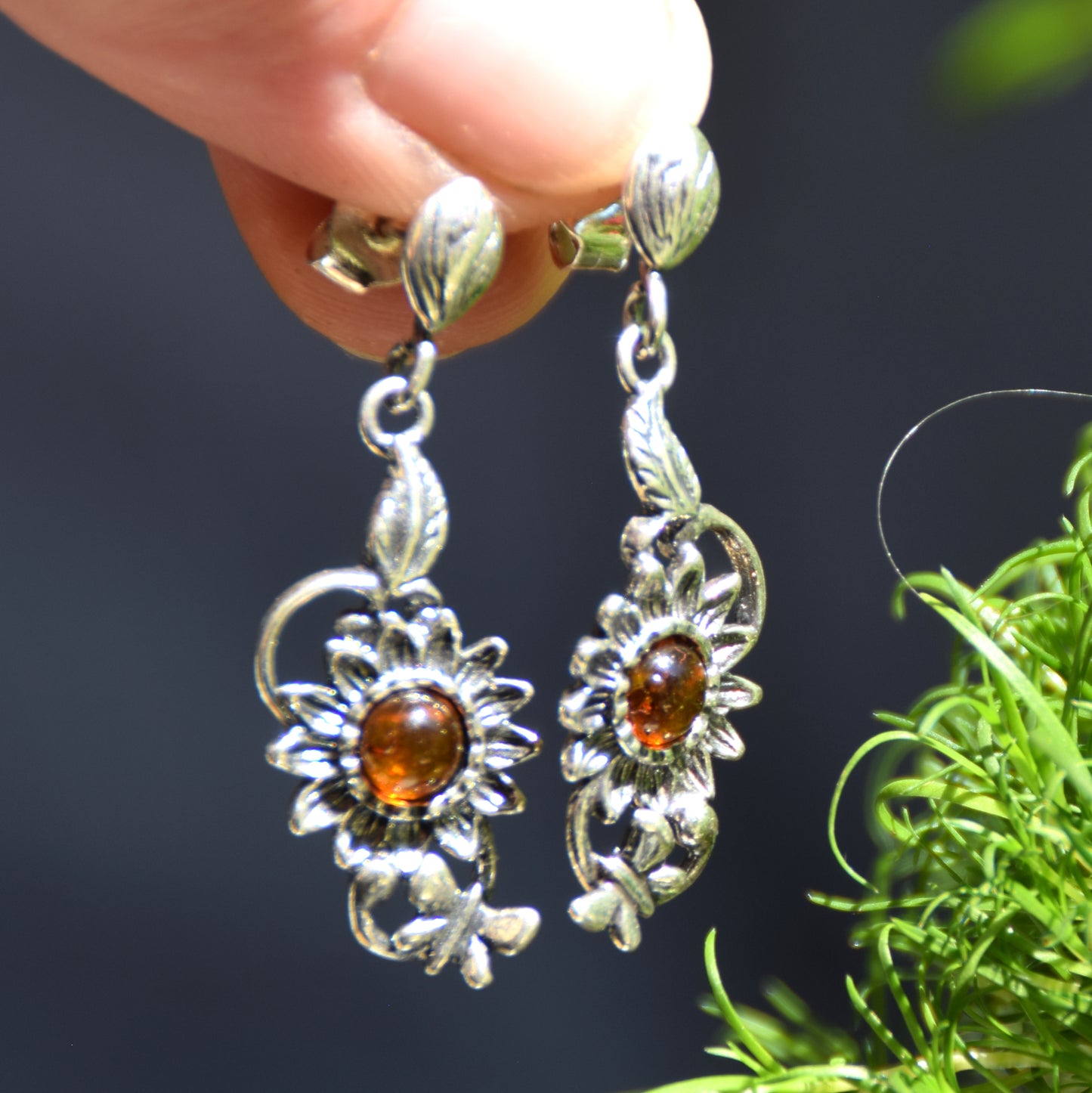 Ohrringe im Vintage-Stil mit Gänseblümchen aus natürlichem cognacfarbenem Bernstein und 925er Silber, MJ Baltica, BK222