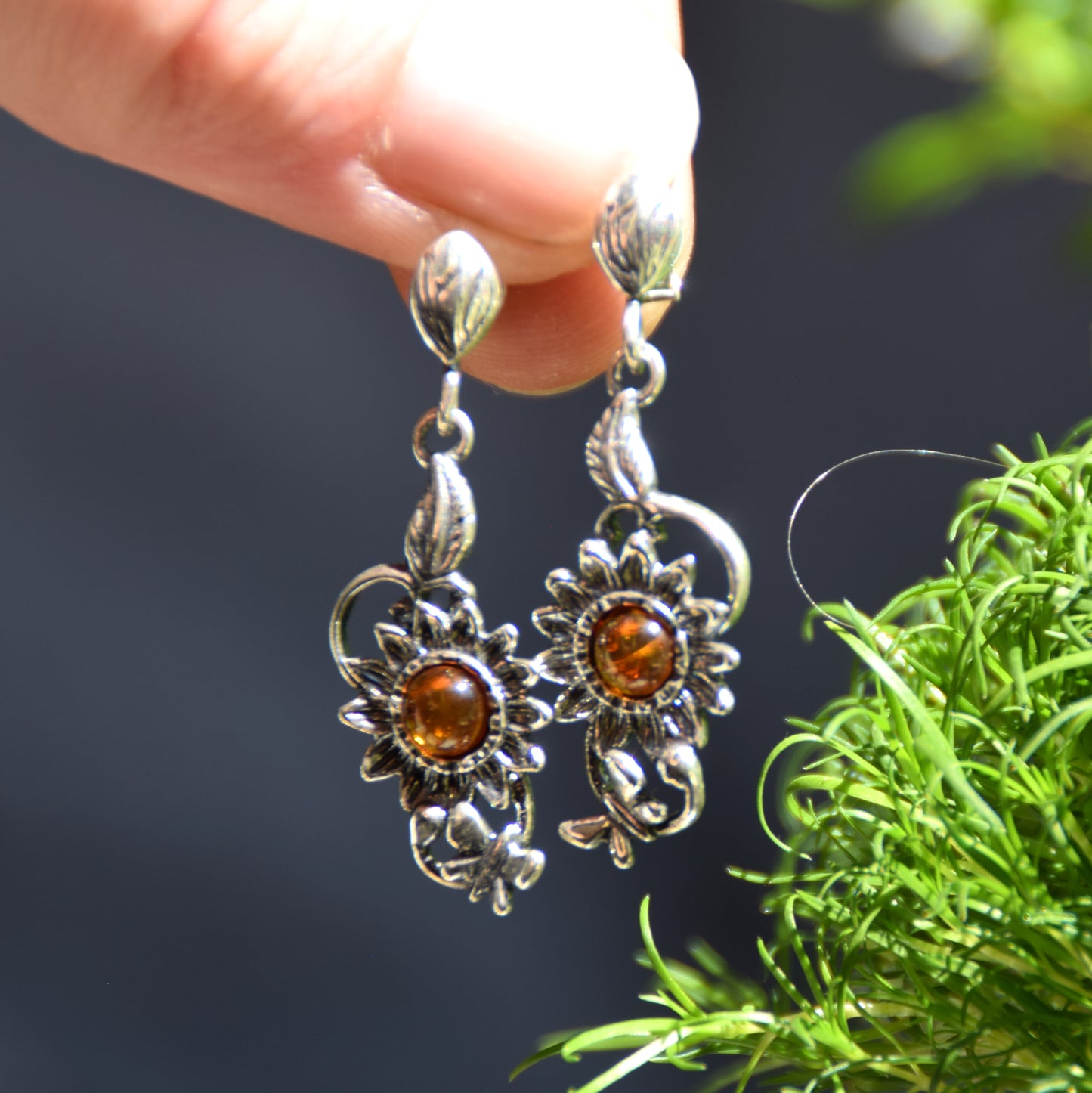 Ohrringe im Vintage-Stil mit Gänseblümchen aus natürlichem cognacfarbenem Bernstein und 925er Silber, MJ Baltica, BK222