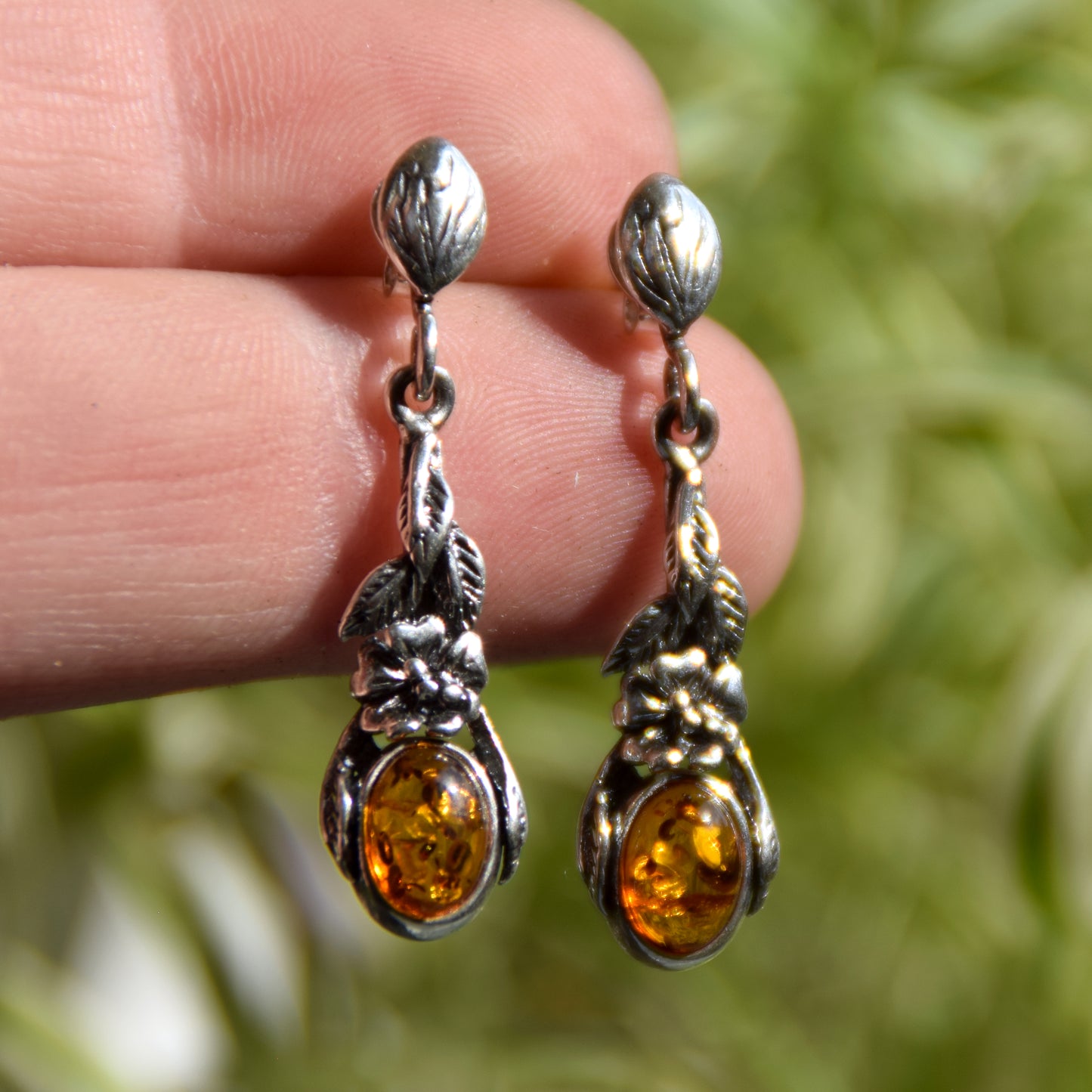 Klassische Ohrringe im Vintage-Stil mit natürlichem Cognac-farbenem Bernstein und 925er Silber, MJ Baltica, BK224