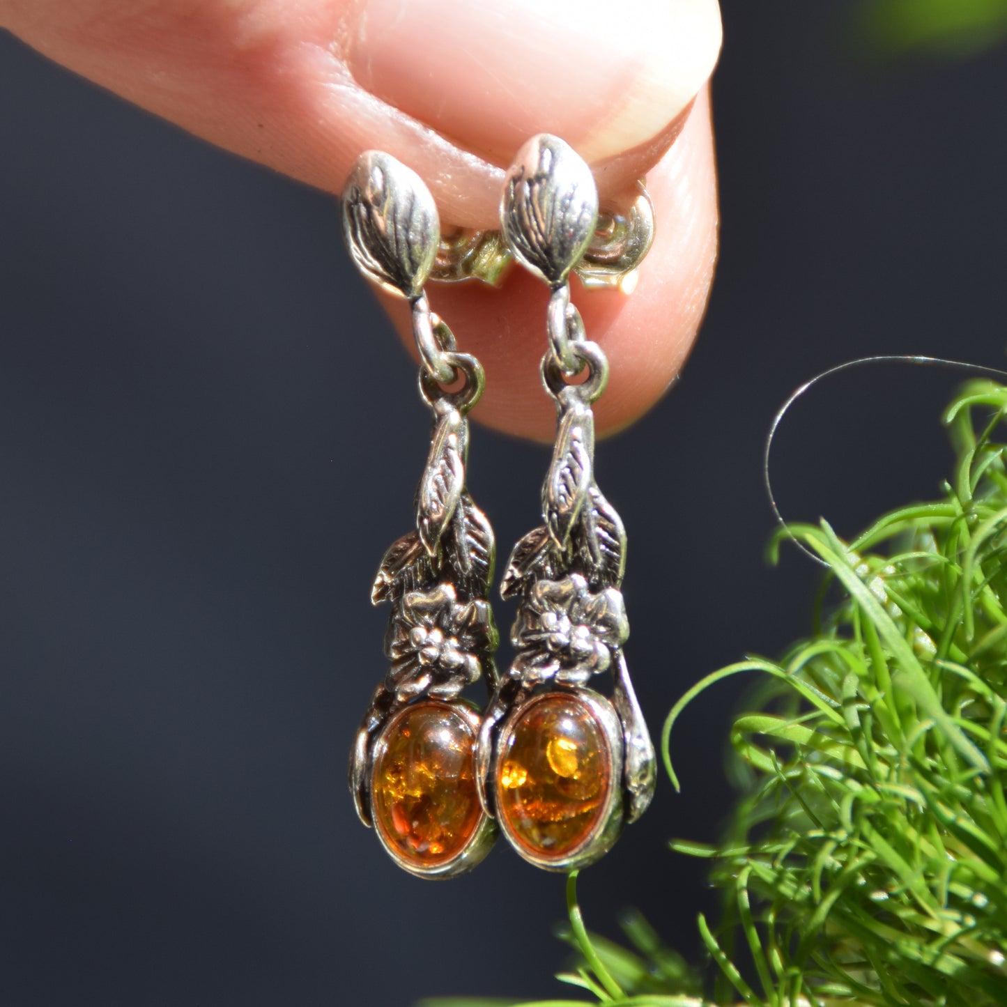 Klassische Ohrringe im Vintage-Stil mit natürlichem Cognac-farbenem Bernstein und 925er Silber, MJ Baltica, BK224