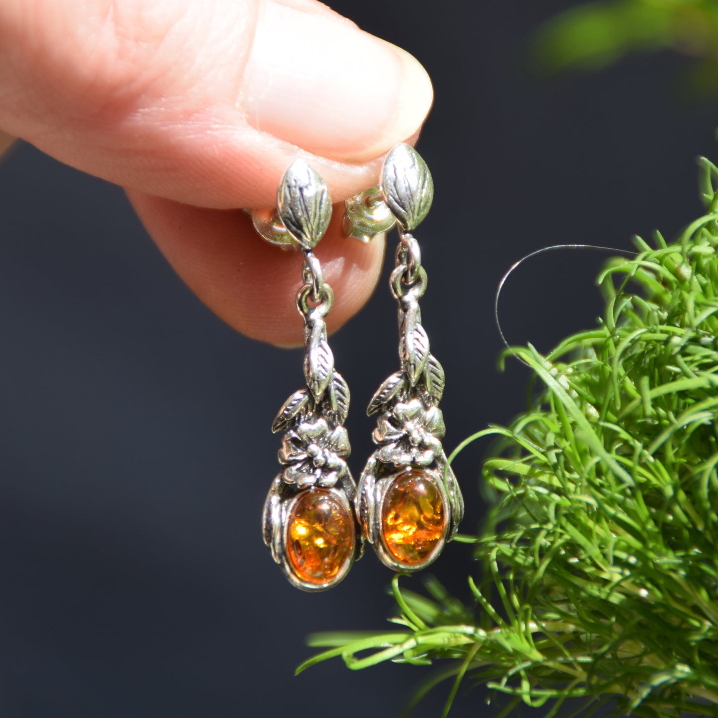 Klassische Ohrringe im Vintage-Stil mit natürlichem Cognac-farbenem Bernstein und 925er Silber, MJ Baltica, BK224