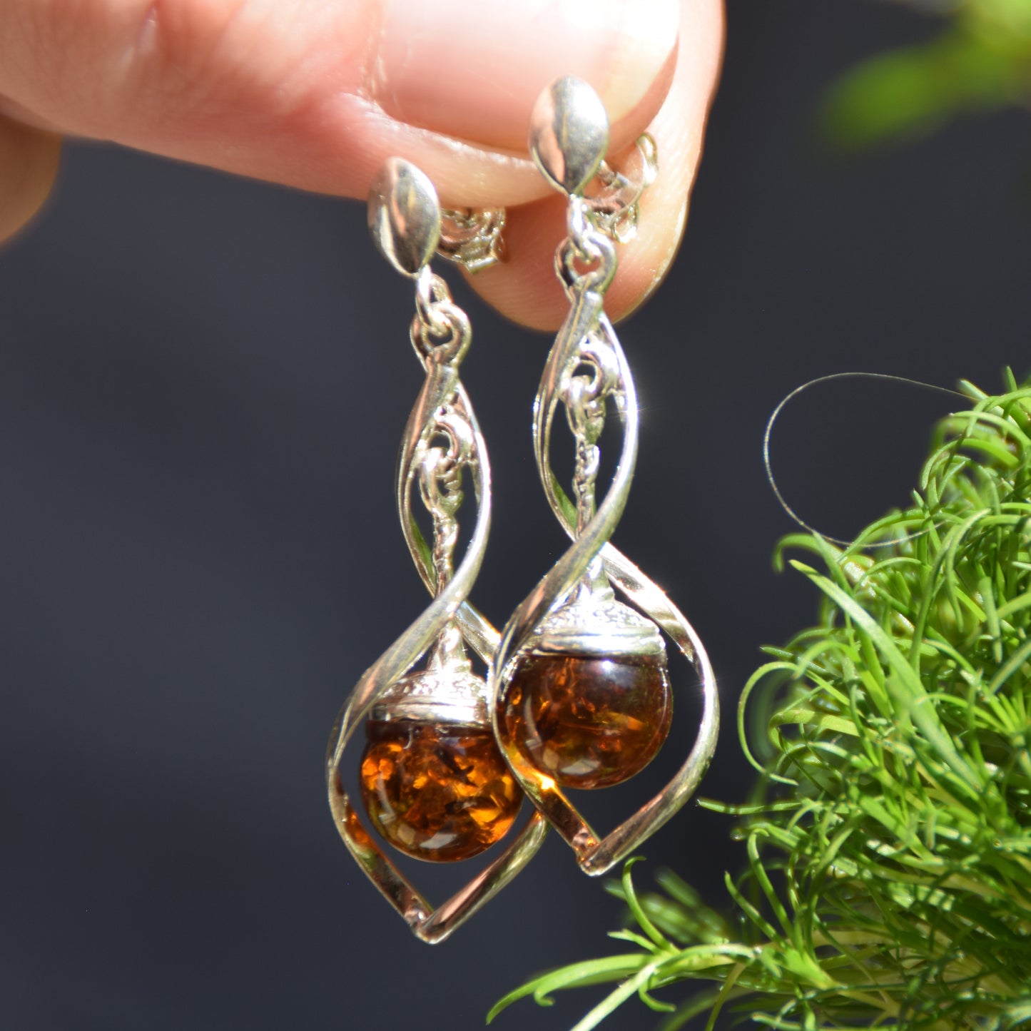 Elegante Hängeohrringe aus Natur Bernstein cognac Kugeln und 925er Silber, MJ Baltica, BK227