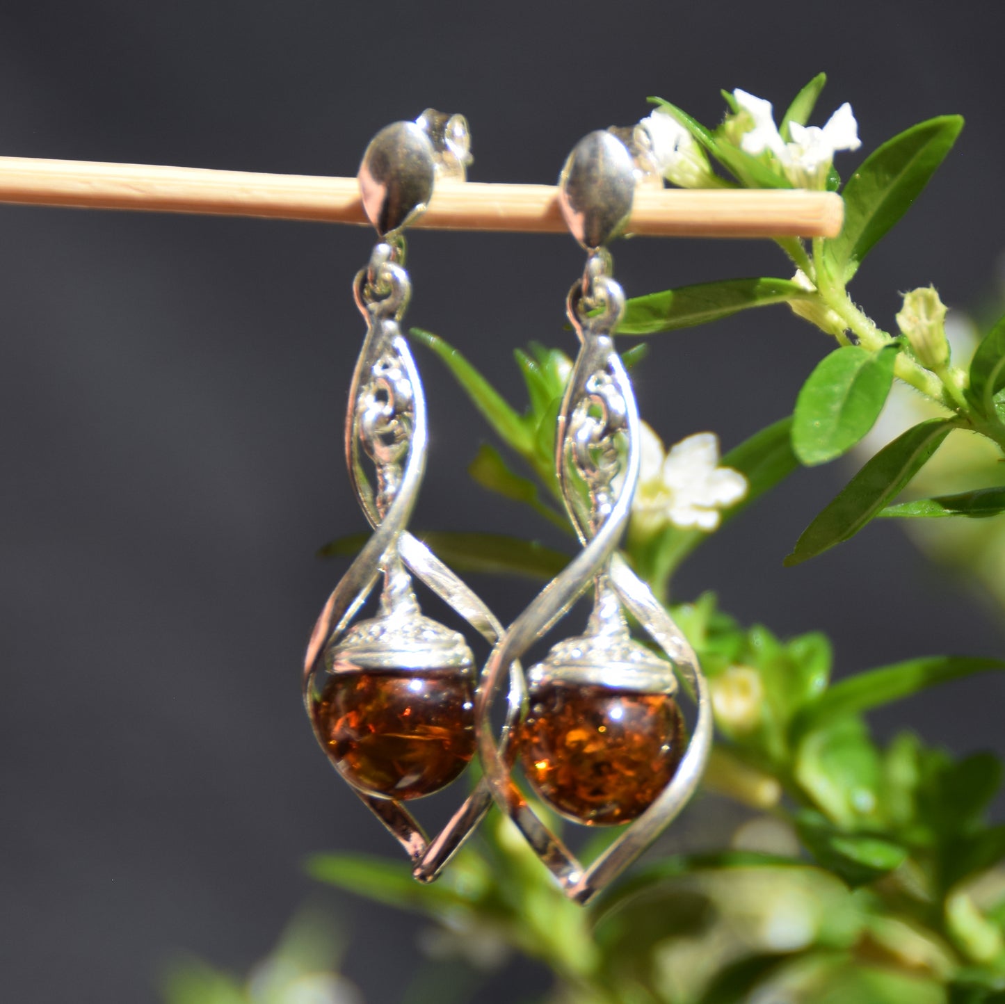 Elegante Hängeohrringe aus Natur Bernstein cognac Kugeln und 925er Silber, MJ Baltica, BK227