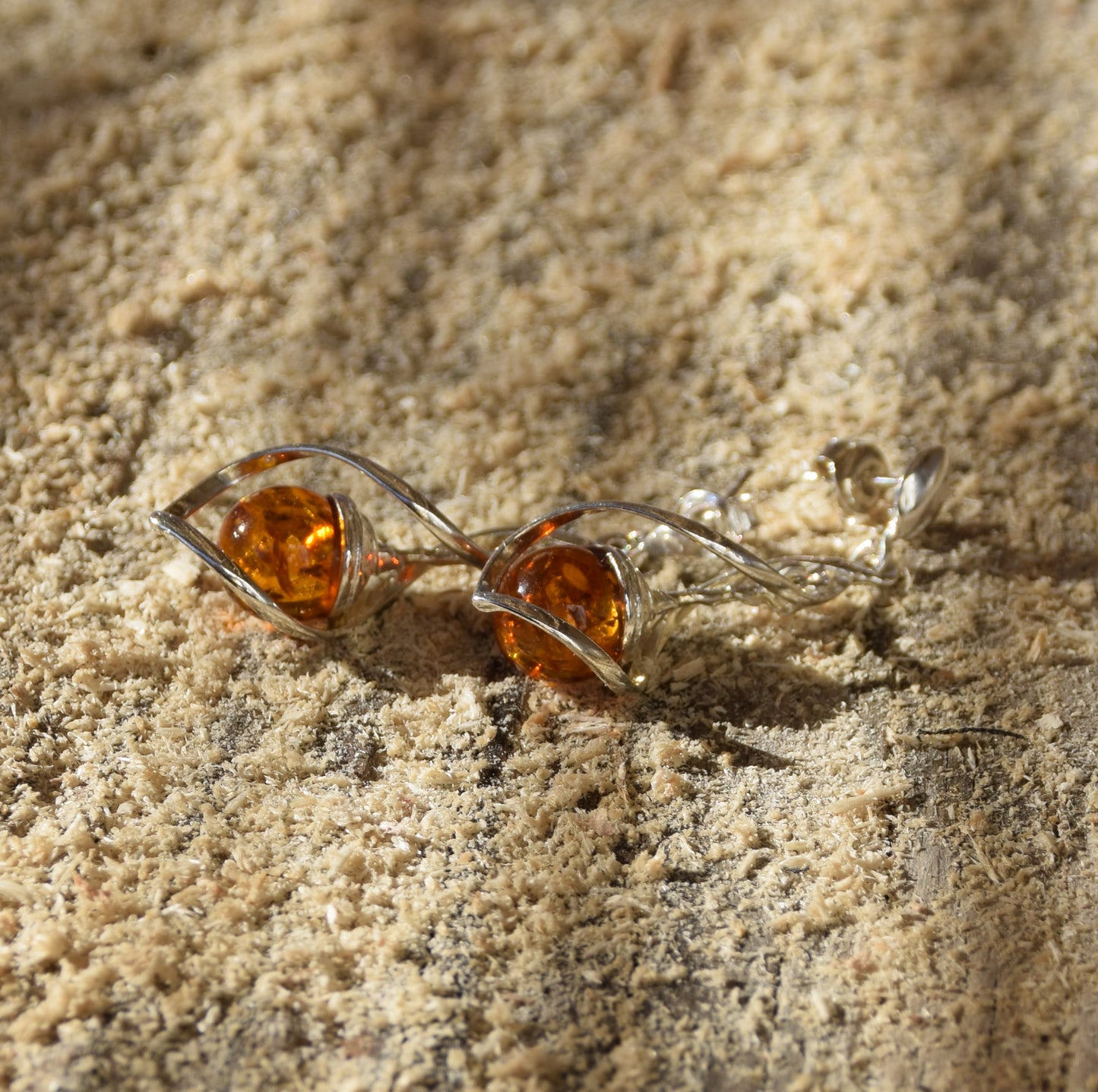 Elegante Hängeohrringe aus Natur Bernstein cognac Kugeln und 925er Silber, MJ Baltica, BK227