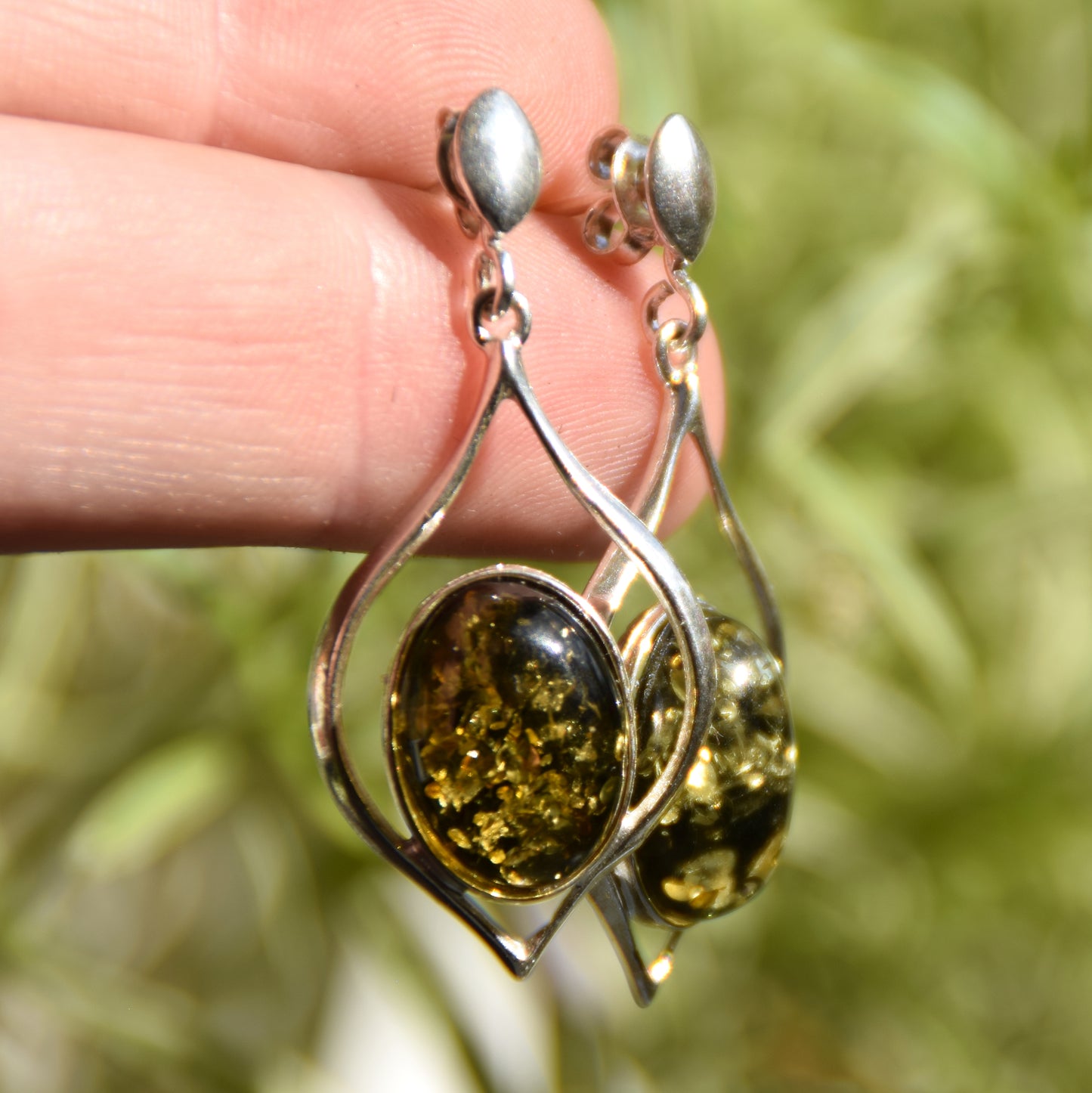 Eleganti orecchini pendenti con Ambra naturale color verde e Argento 925, MJ Baltica, BK229