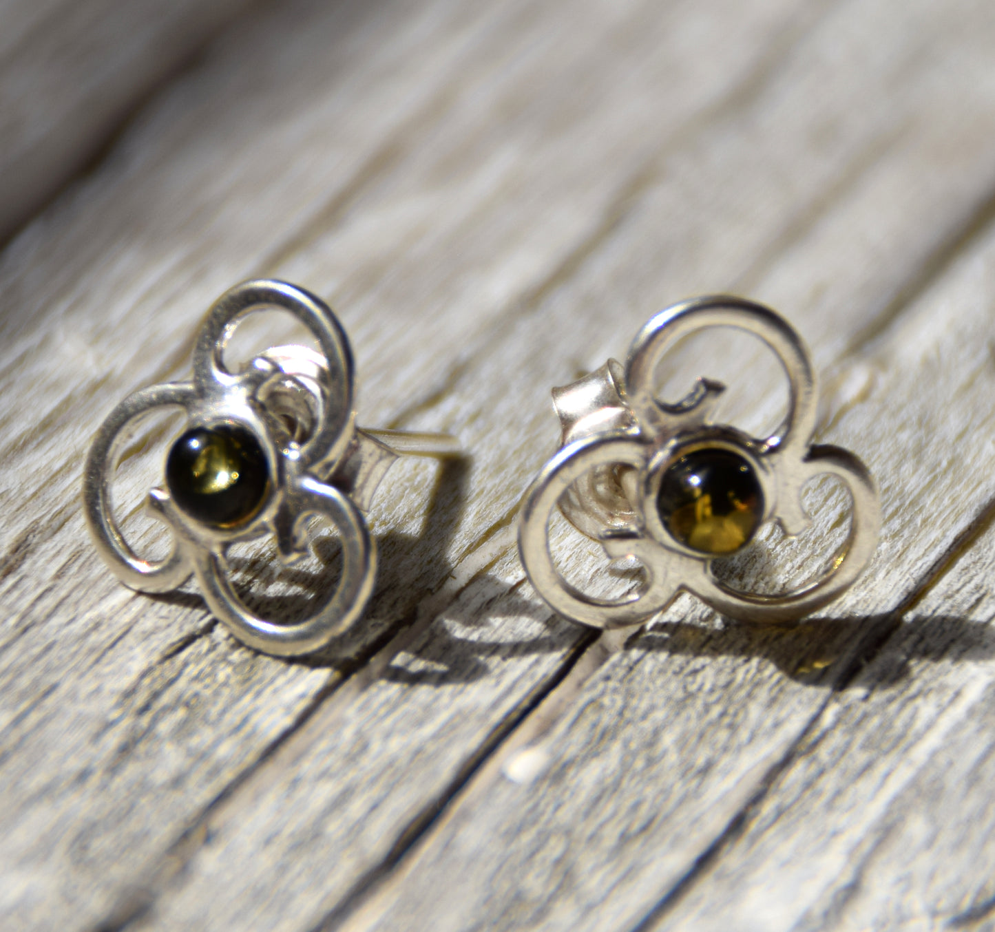 Triskel-shaped earrings crafted with natural green amber and 925 silver, MJ Baltica, BK232