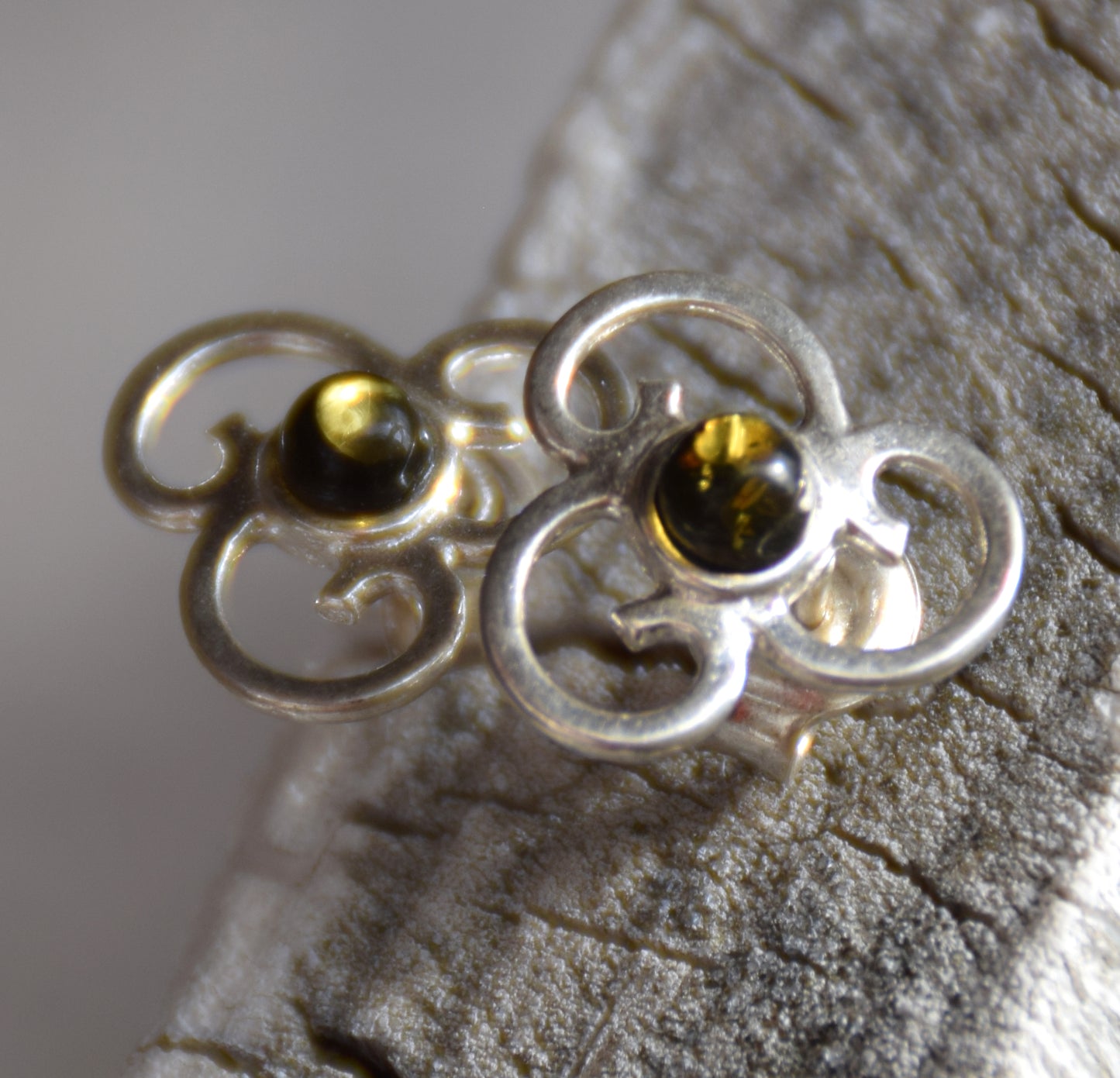 Triskel-shaped earrings crafted with natural green amber and 925 silver, MJ Baltica, BK232