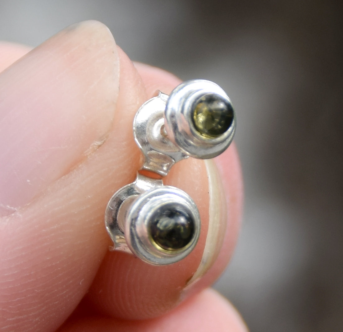 Stud earrings with natural green Amber and 925 Sterling Silver, MJ Baltica, BK237