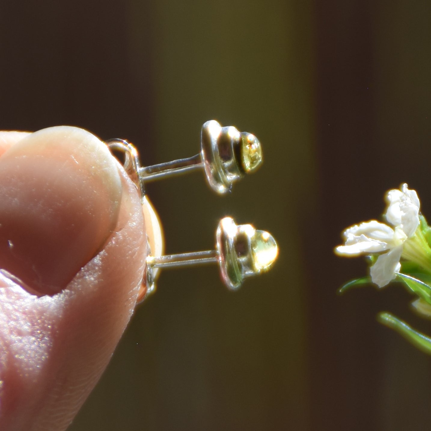Stud earrings with natural green Amber and 925 Sterling Silver, MJ Baltica, BK237
