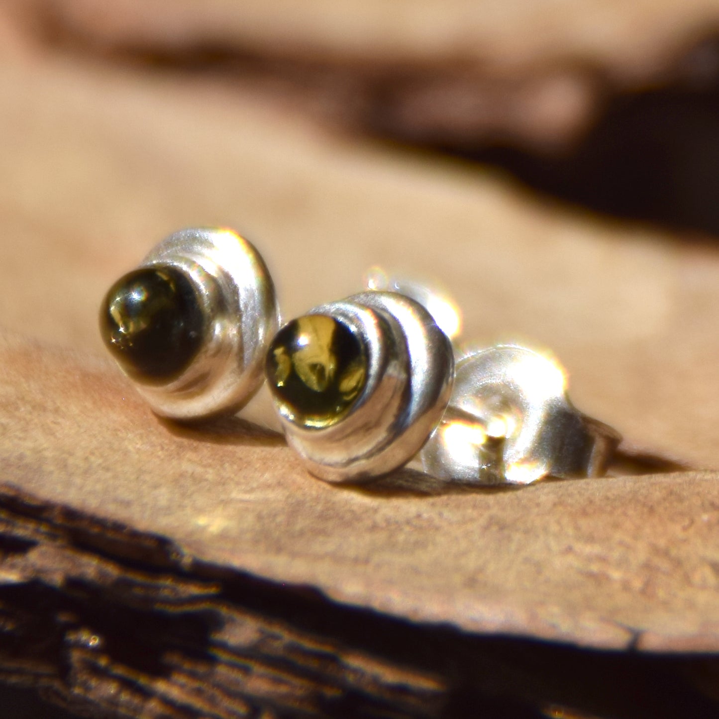 Stud earrings with natural green Amber and 925 Sterling Silver, MJ Baltica, BK237