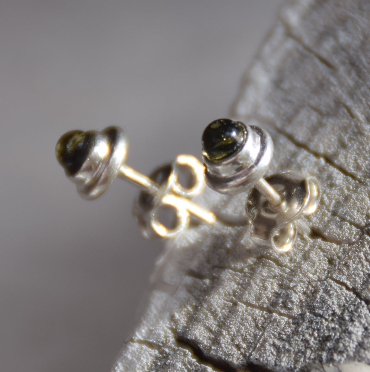 Stud earrings with natural green Amber and 925 Sterling Silver, MJ Baltica, BK237