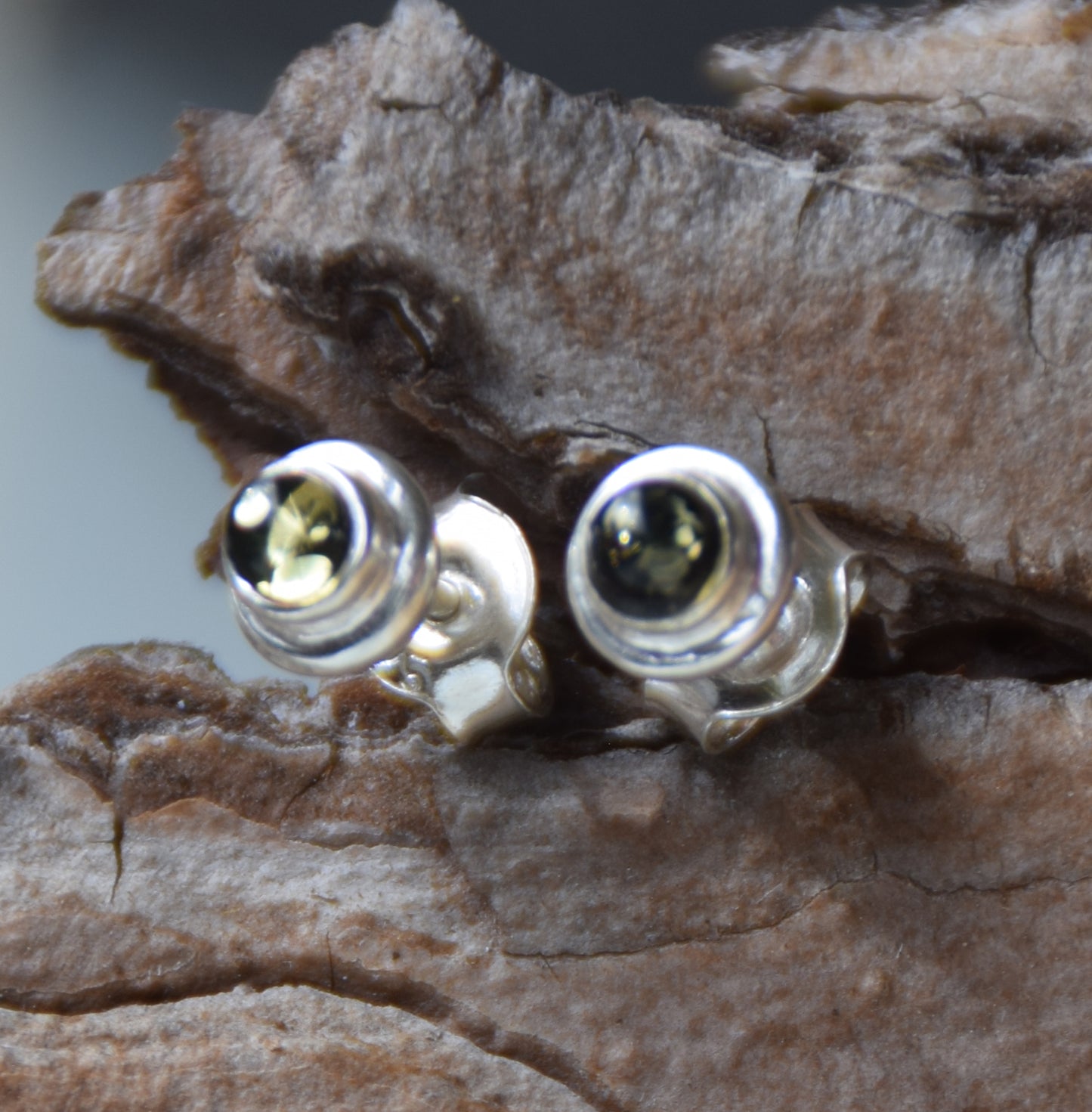 Stud earrings with natural green Amber and 925 Sterling Silver, MJ Baltica, BK237