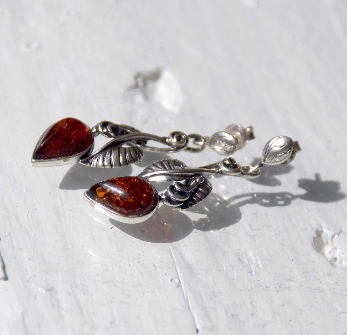 Classici orecchini stile vintage con Ambra naturale color cognac e Argento 925, MJ Baltica, BK238