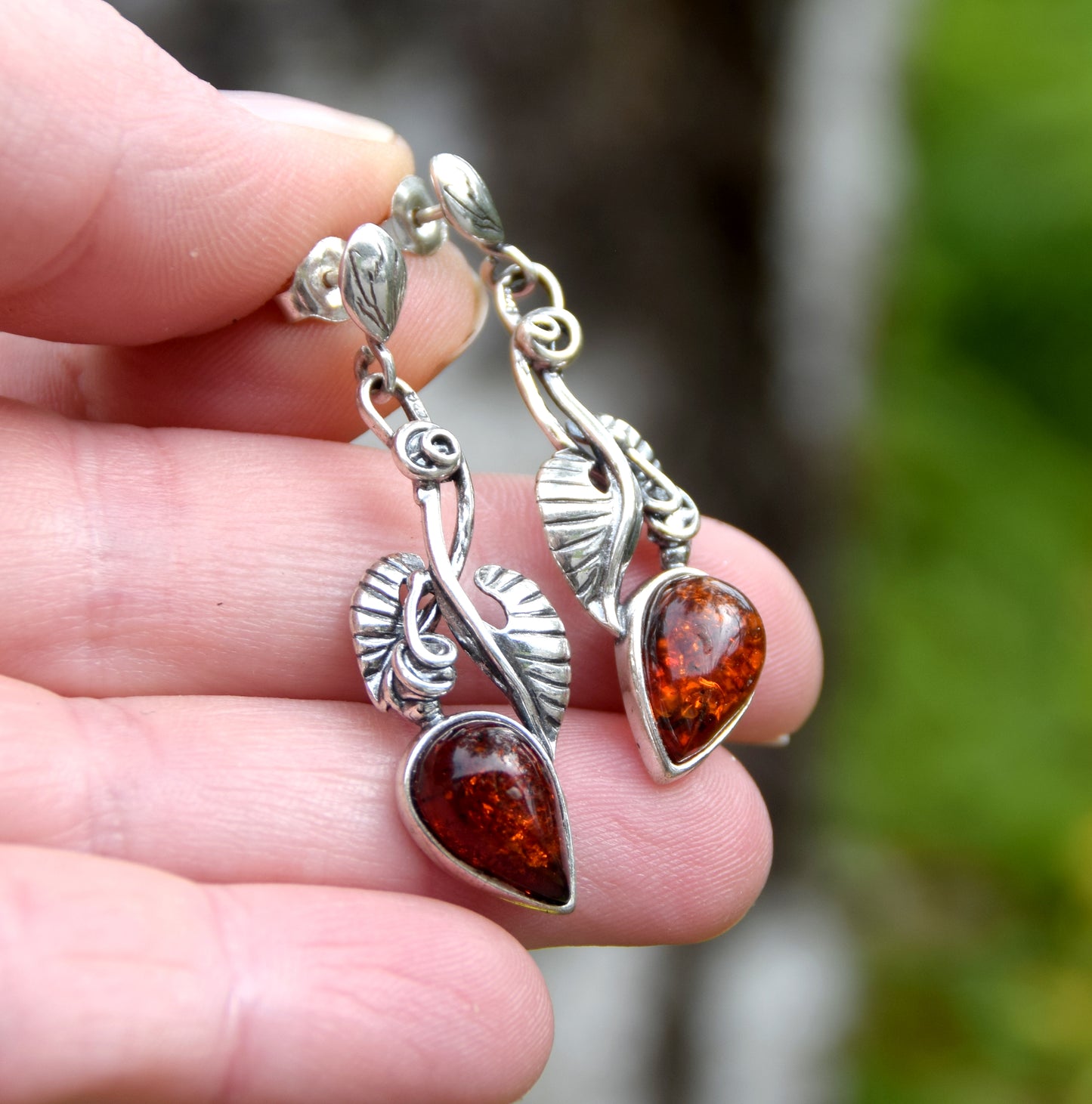 Classici orecchini stile vintage con Ambra naturale color cognac e Argento 925, MJ Baltica, BK238