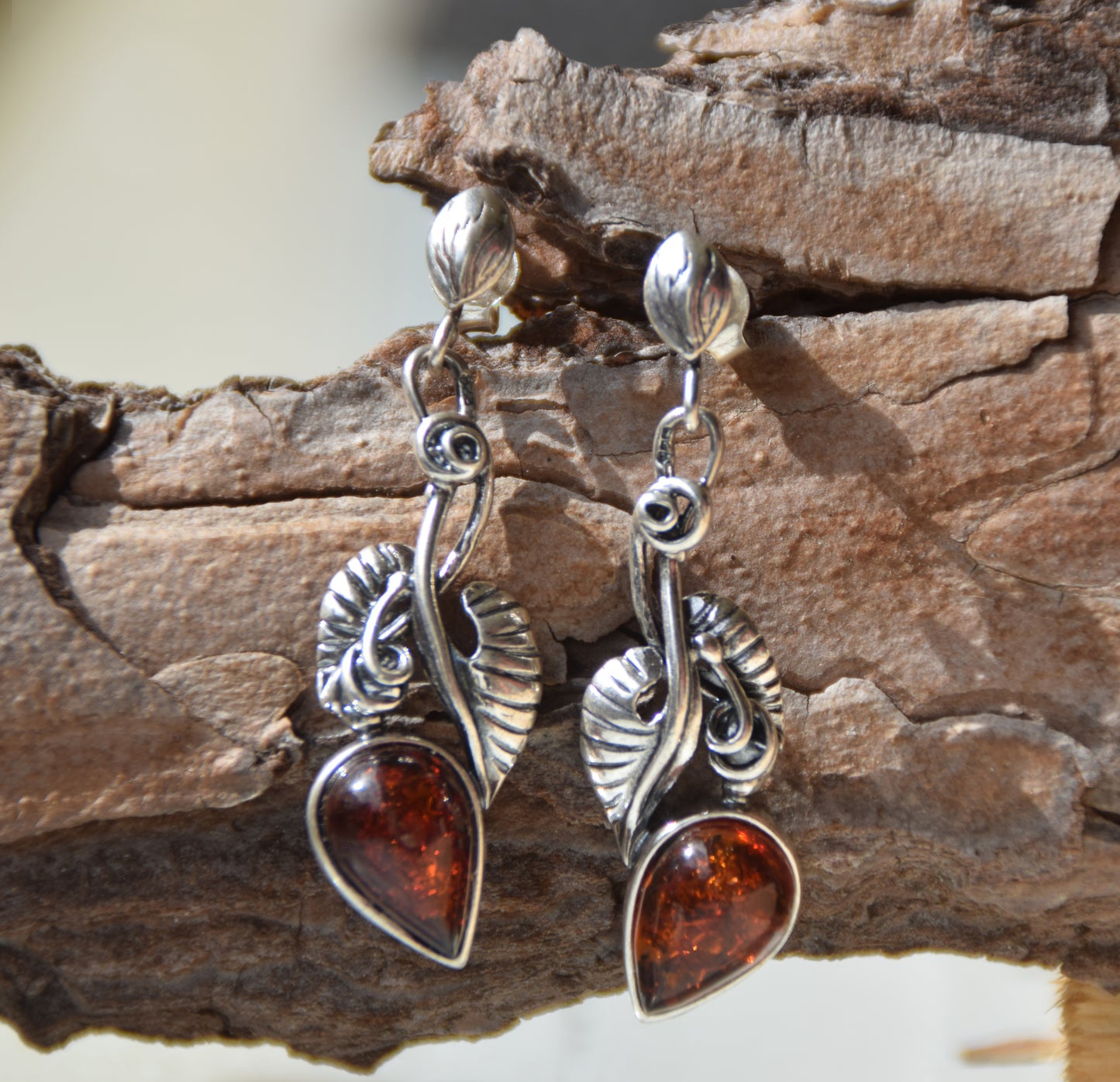 Classici orecchini stile vintage con Ambra naturale color cognac e Argento 925, MJ Baltica, BK238