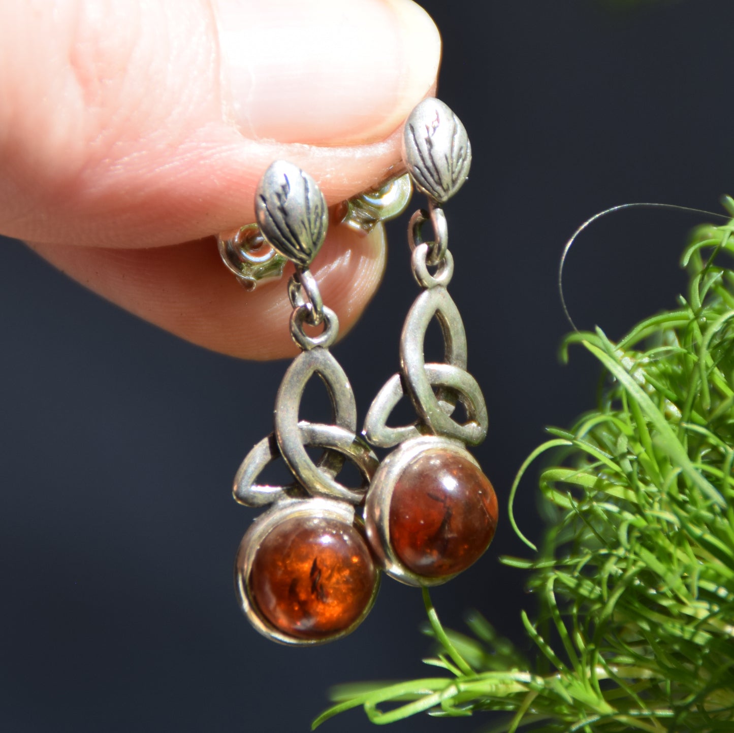 Keltische Ohrringe mit Naturbernstein in Dunkelbraun und Silber 925, MJ Baltica, BK239