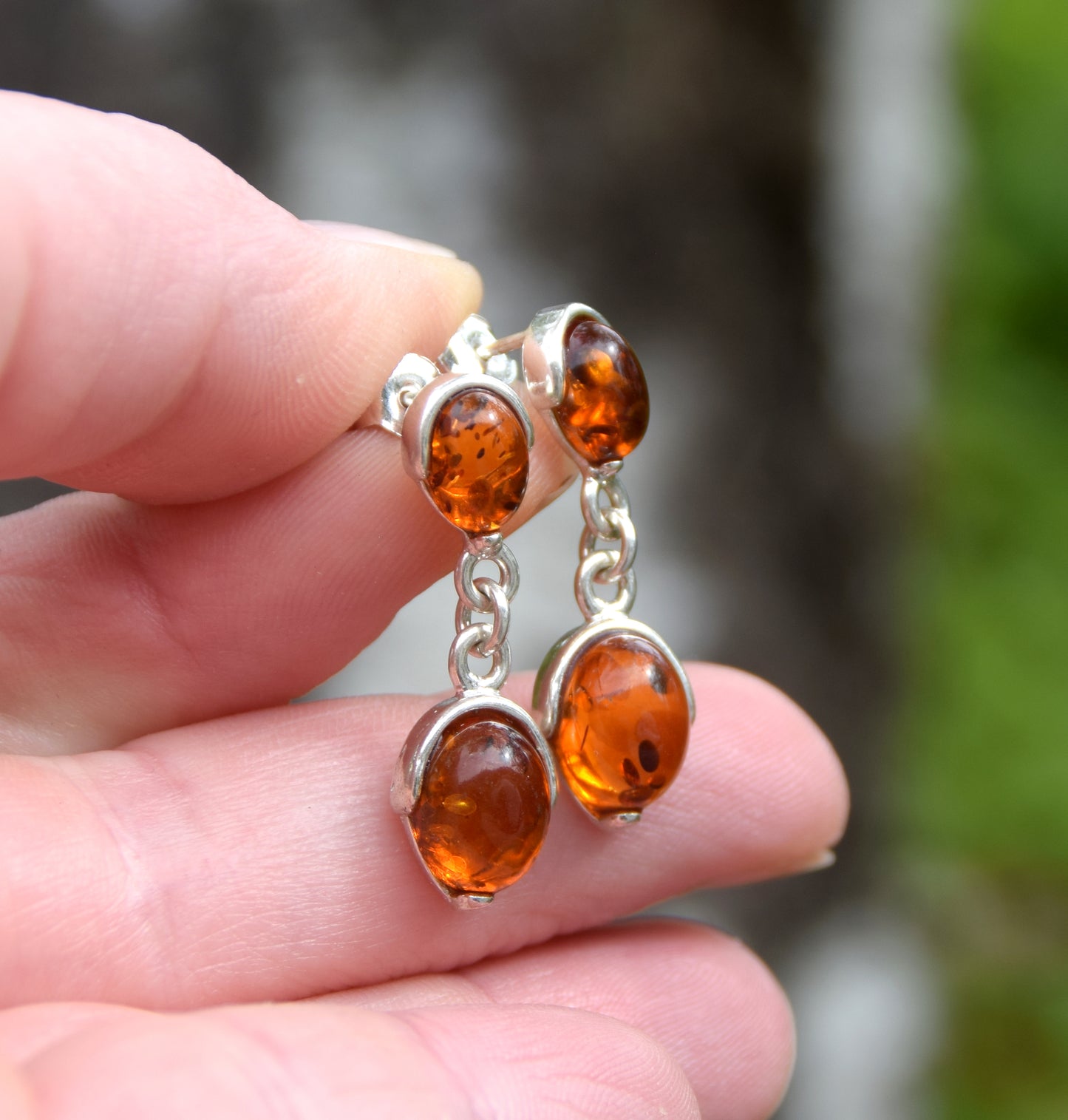 Classici orecchini pendenti con Ambra naturale color cognac e Argento 925, MJ Baltica, BK242