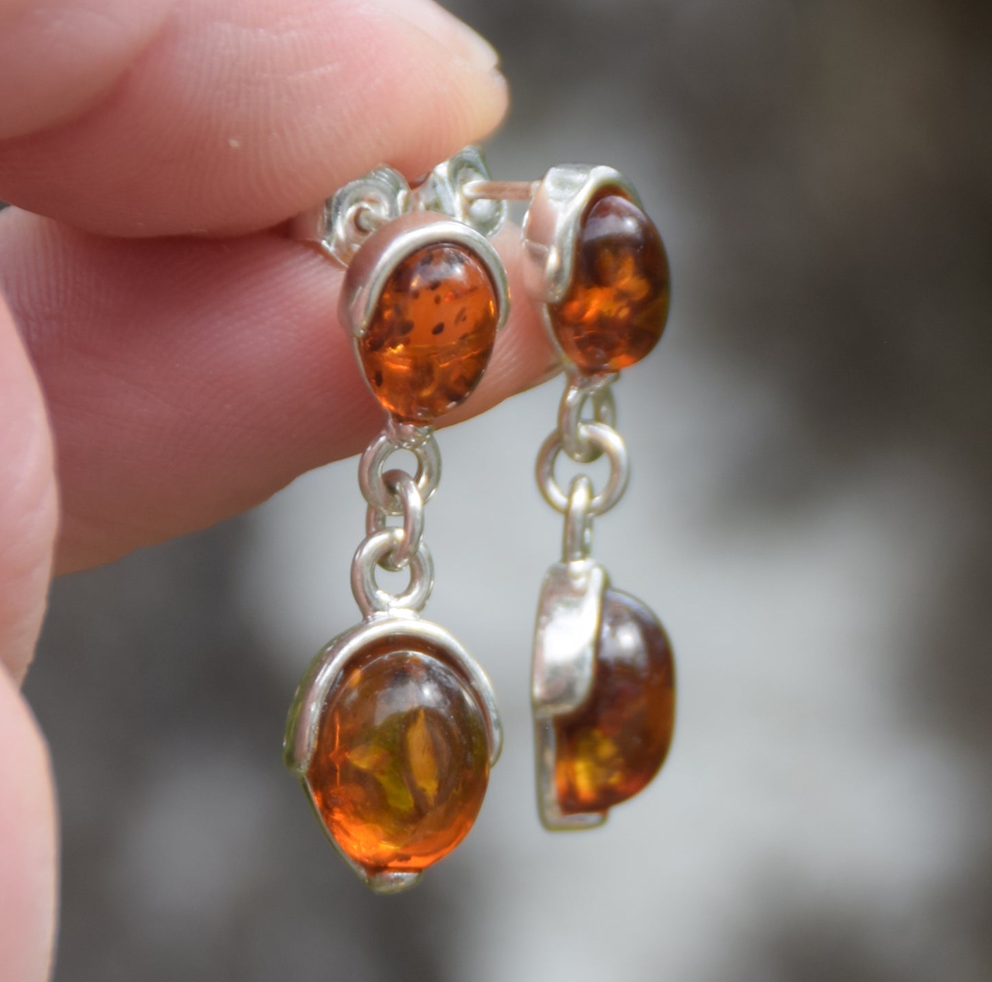 Classici orecchini pendenti con Ambra naturale color cognac e Argento 925, MJ Baltica, BK242