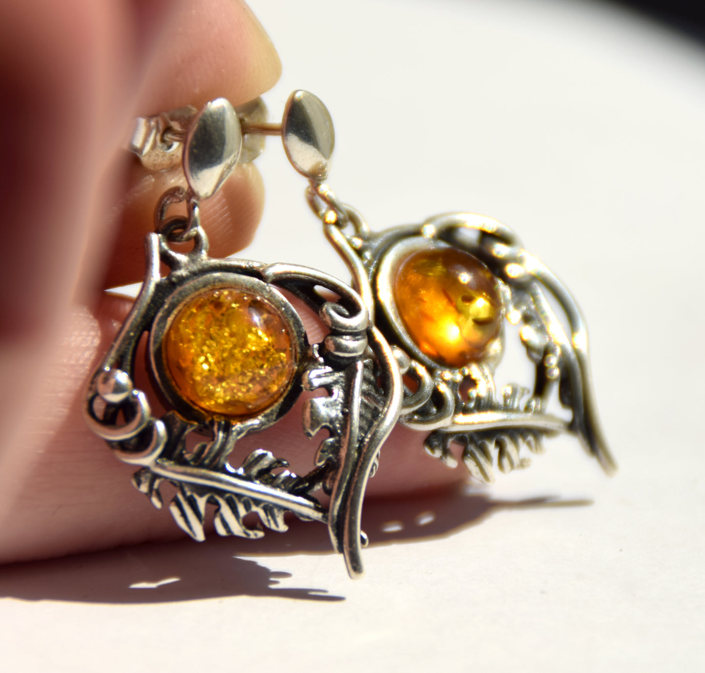 Classici orecchini stile vintage con Ambra naturale color cognac e Argento 925, MJ Baltica, BK248