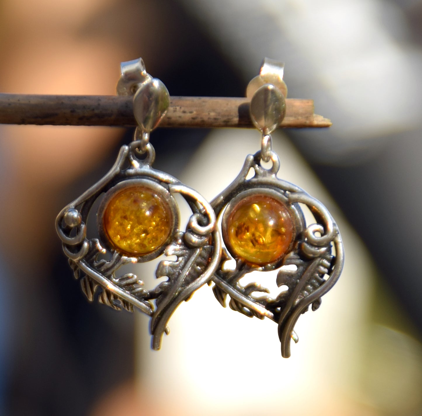 Classici orecchini stile vintage con Ambra naturale color cognac e Argento 925, MJ Baltica, BK248