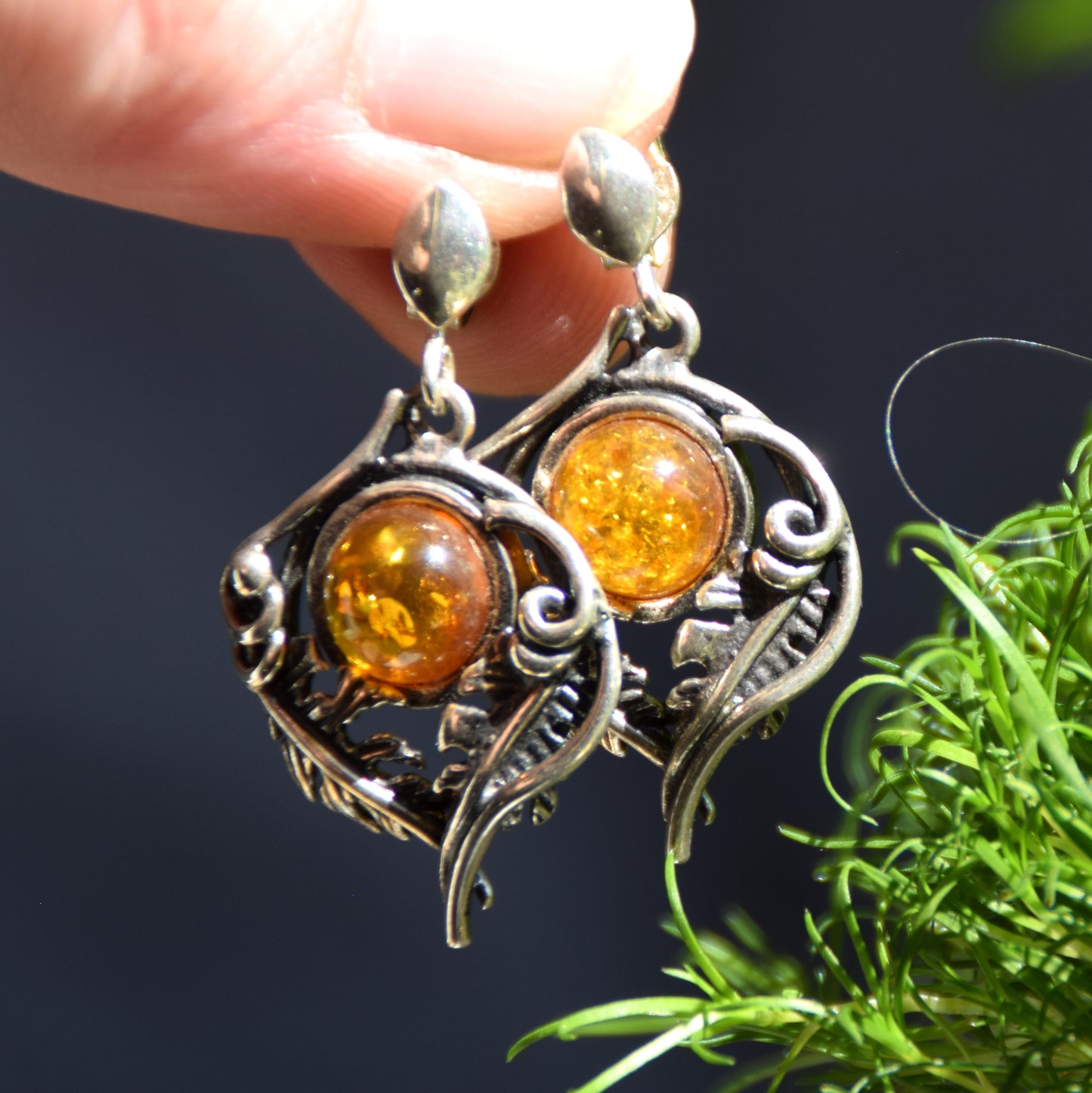 Classici orecchini stile vintage con Ambra naturale color cognac e Argento 925, MJ Baltica, BK248