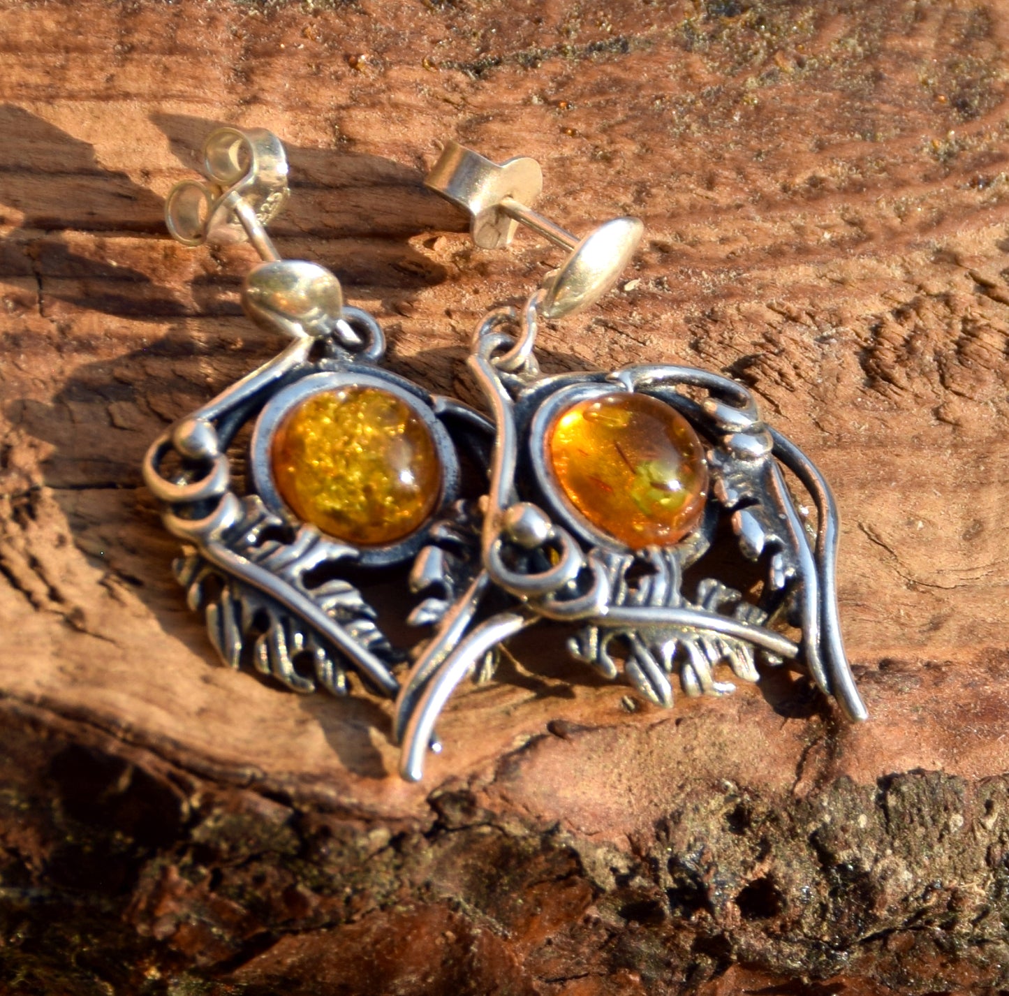 Classici orecchini stile vintage con Ambra naturale color cognac e Argento 925, MJ Baltica, BK248