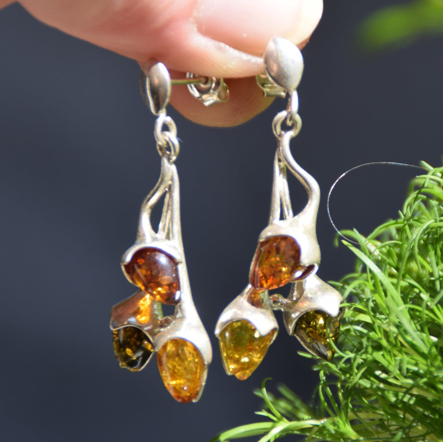 Pendenti orecchini floreali con Ambra naturale di varie tonalità e Argento 925, MJ Baltica, BK251