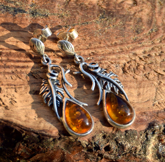 Classic vintage style earrings in cognac-colored natural amber and 925 silver, MJ Baltica, BK254