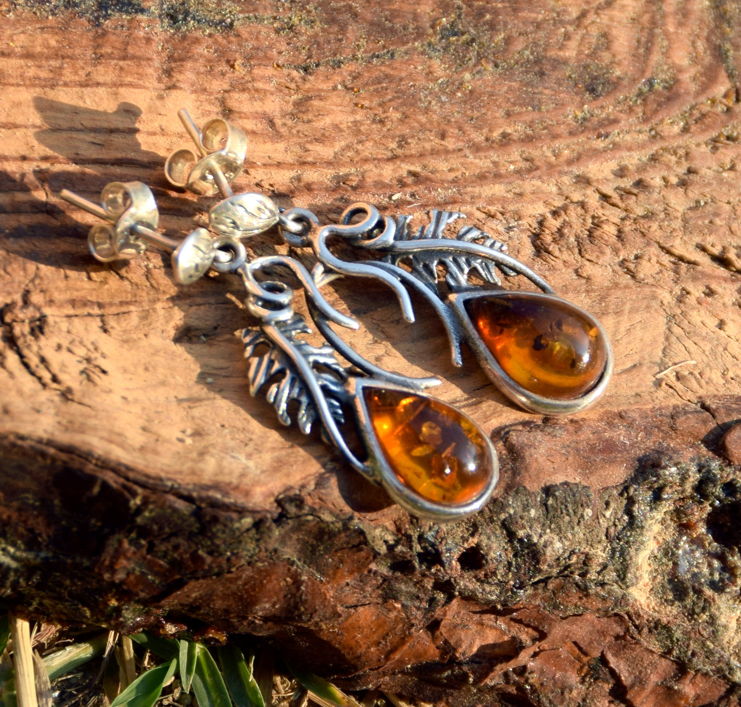 Classici orecchini stile vintage in Ambra naturale color cognac e Argento 925, MJ Baltica, BK254