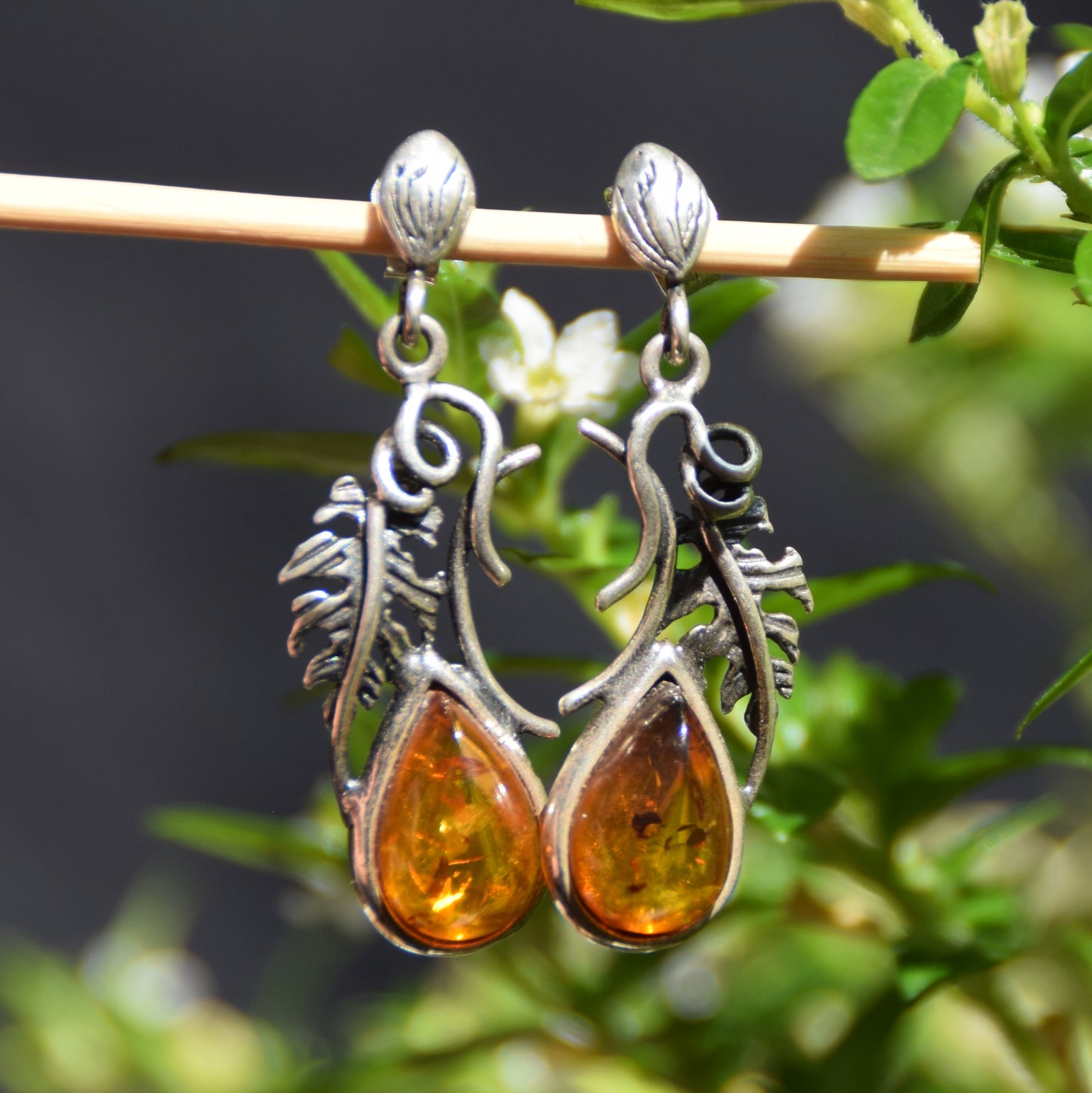 Klassische Ohrringe im Vintage-Stil aus Naturbernstein in Cognac-Farbe und 925er Silber, MJ Baltica, BK254