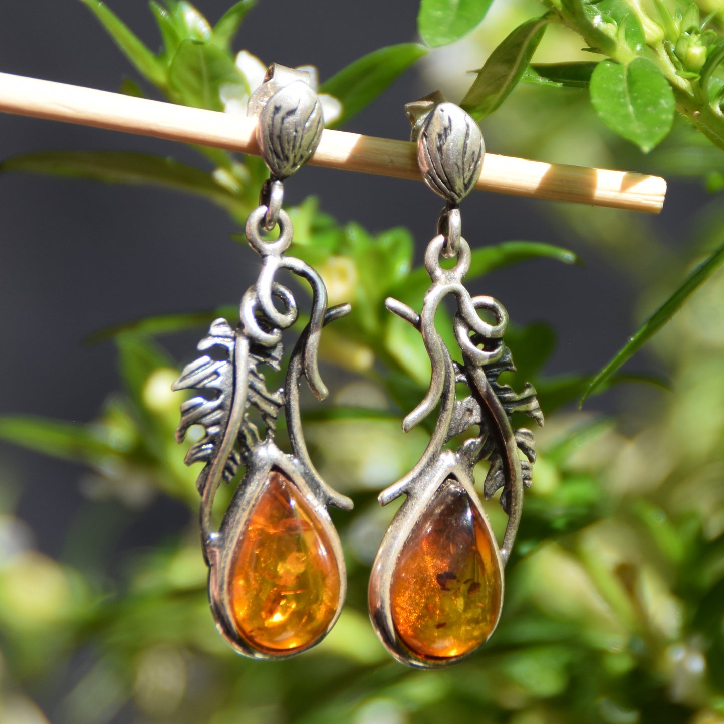 Klassische Ohrringe im Vintage-Stil aus Naturbernstein in Cognac-Farbe und 925er Silber, MJ Baltica, BK254